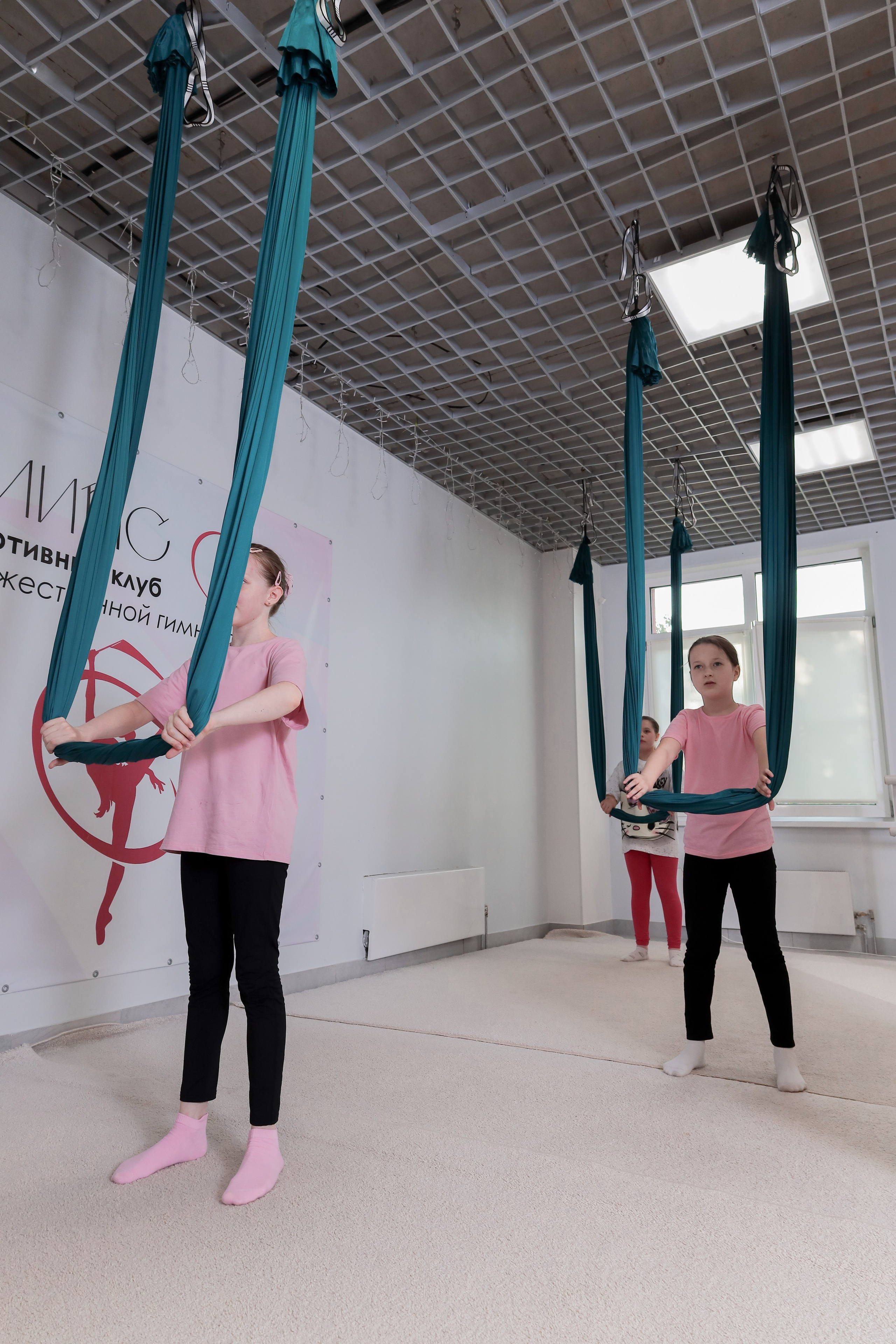 Детская аэройога. Фотограф Надршина Лилия