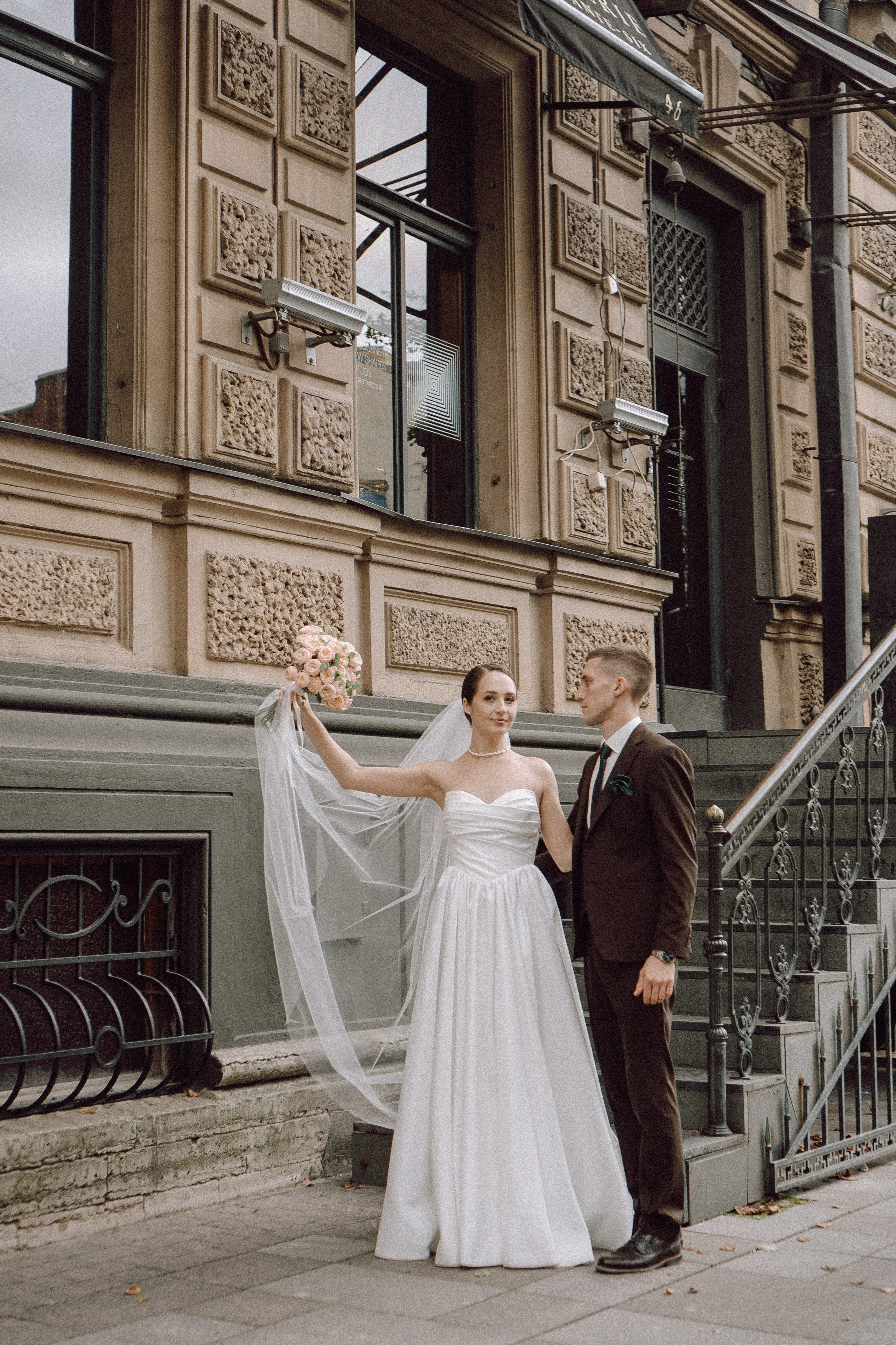 СВАДЕБНАЯ ПРОГУЛКА В САНТК-ПЕТЕРБУРГЕ (ИСАКИЕВСКИЙ СОБОР, ЗИМНЯЯ КАНАВКА, ЭРМИТАЖ И БОЛЬШАЯ МОРСКАЯ УЛИЦА). Профессиональный фотограф, Санкт-Петербург — Виктория Богомолова