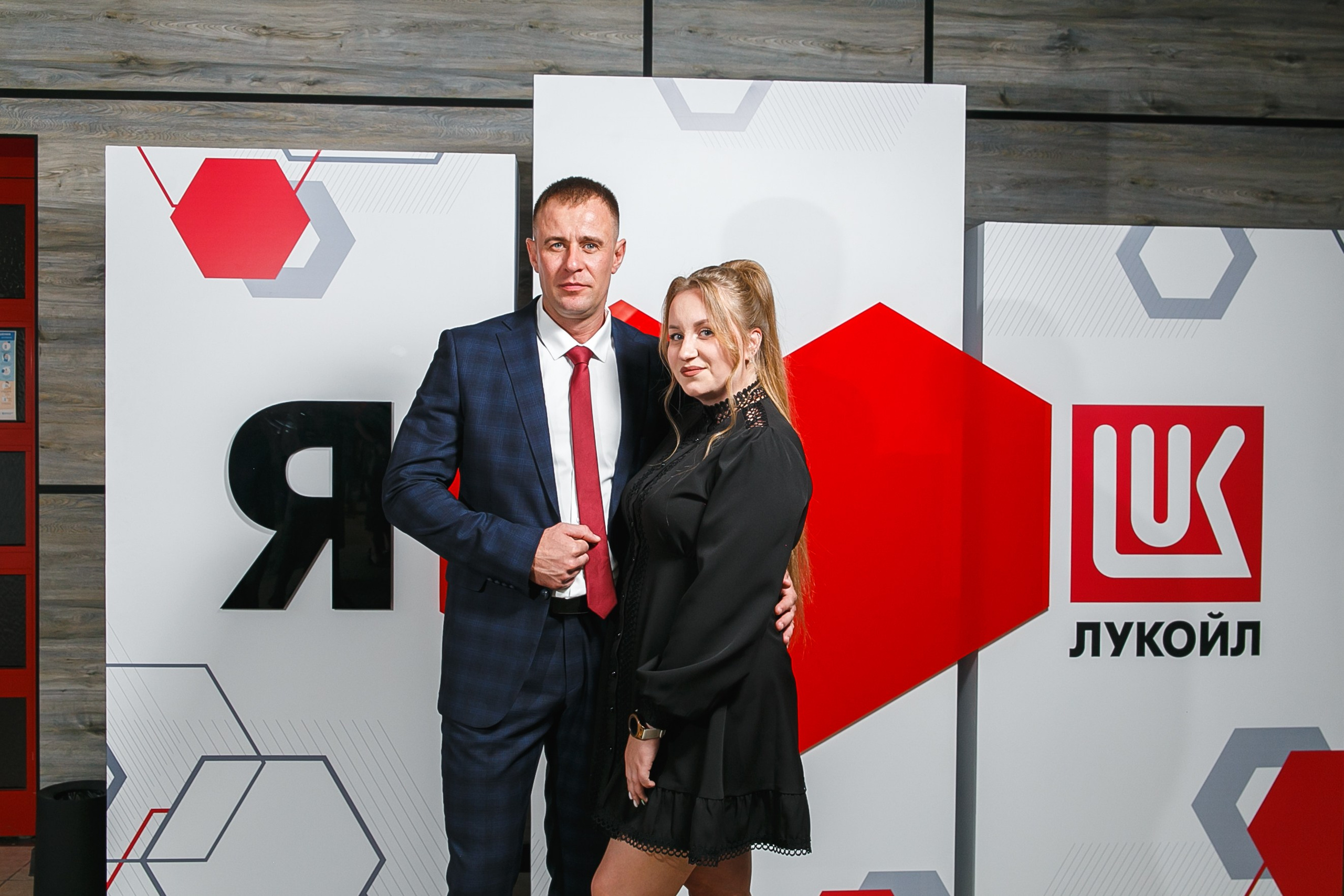 Фотозона на корпоративном мероприятии Лукойла в ДК Царицын. Событийный фотограф Максим Бескоровайновнов