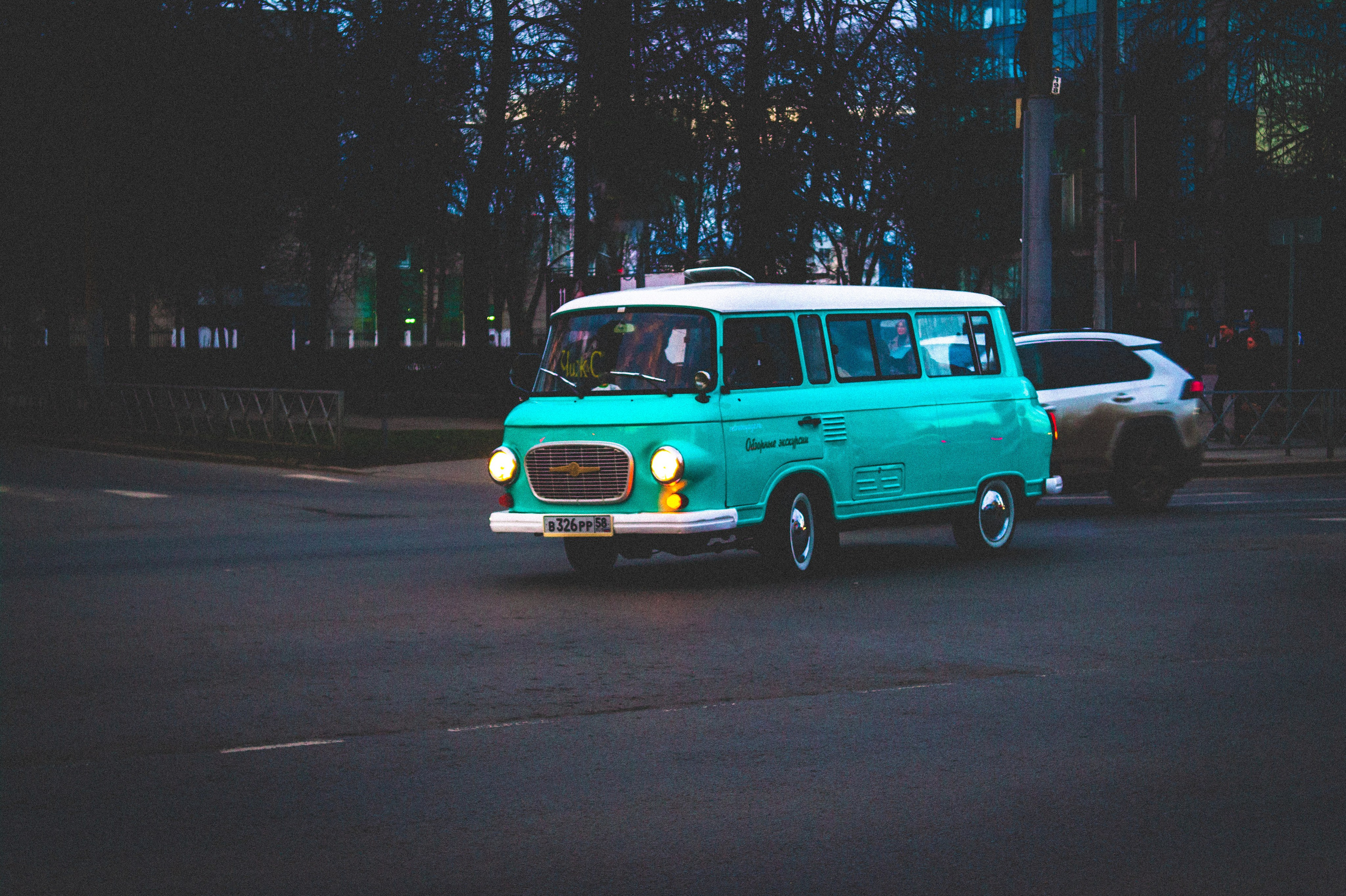 На телефоне. Den Mirov — Фотограф, Музыкант