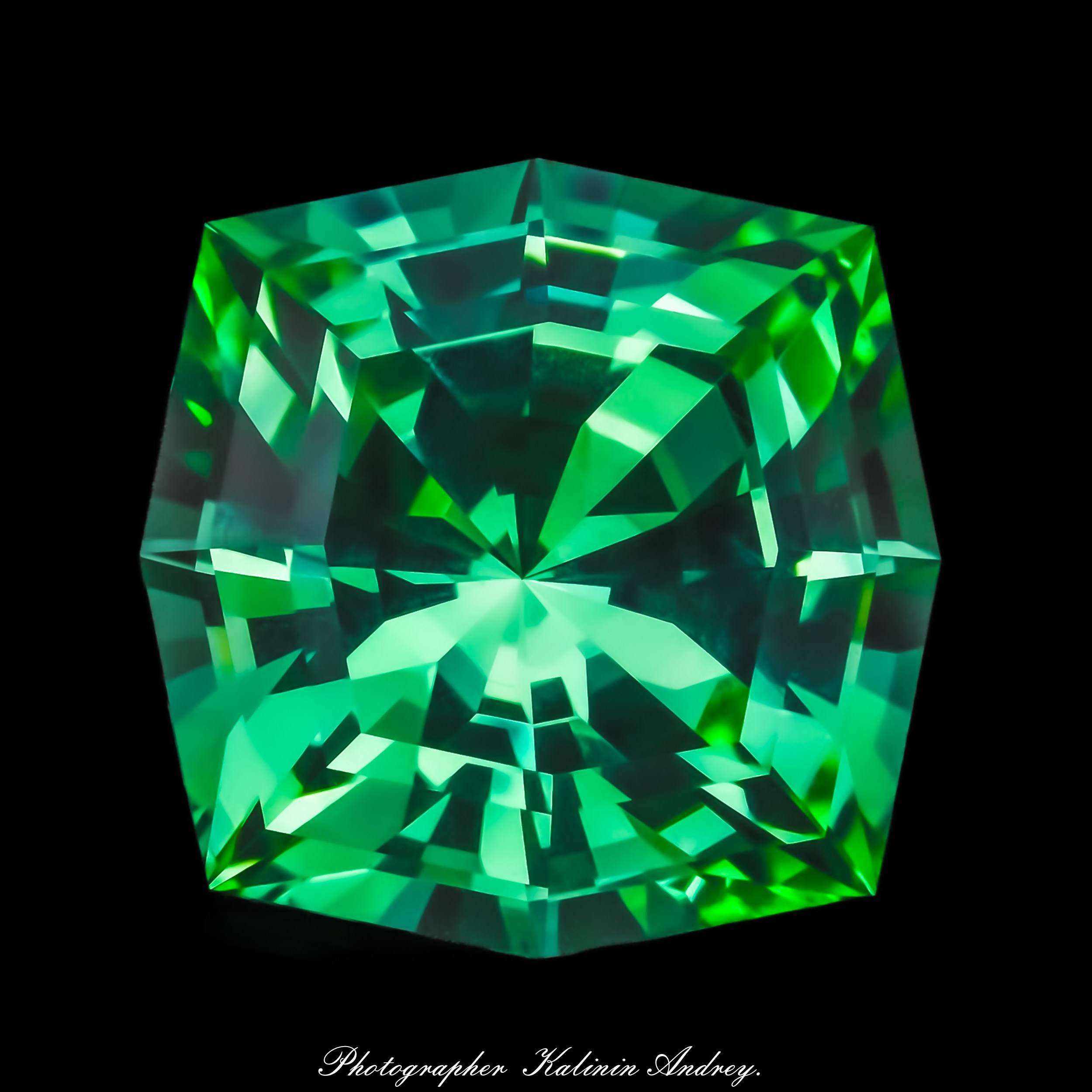 Профессиональная уникальная рекламная фотосъёмка драгоценных в Москве  тел +7 966-003-13-07. Высококачественная профессиональная рекламная фотосъёмка ювелирных украшений, драгоценных камней в Москве. Обучение, консультация