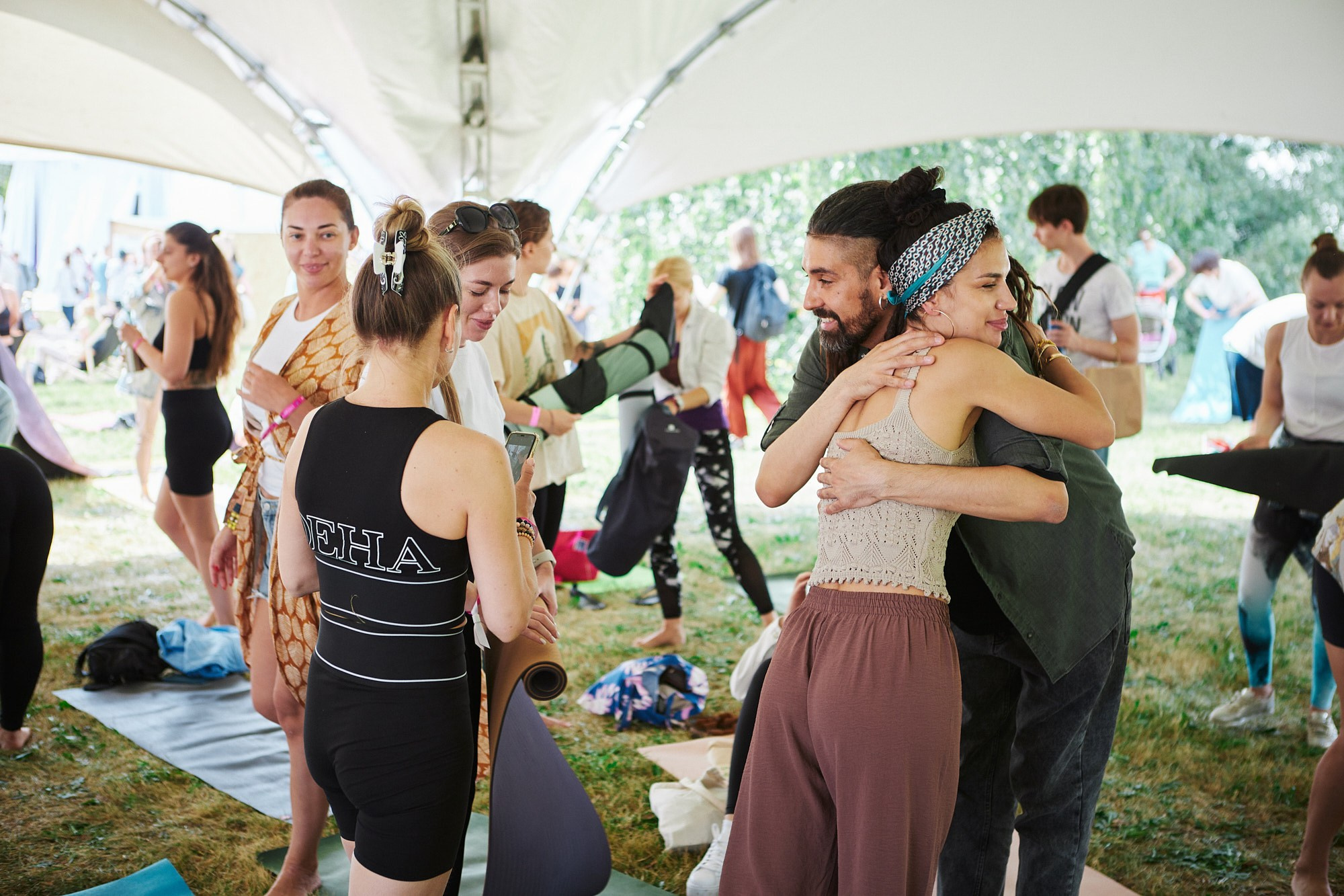 HOLI Yoga — репортажная съёмка фестиваля йоги в Москве. Репортажный фотограф в Москве — Дмитрий Тарасов | Съёмка мероприятий, концертов, корпоративов