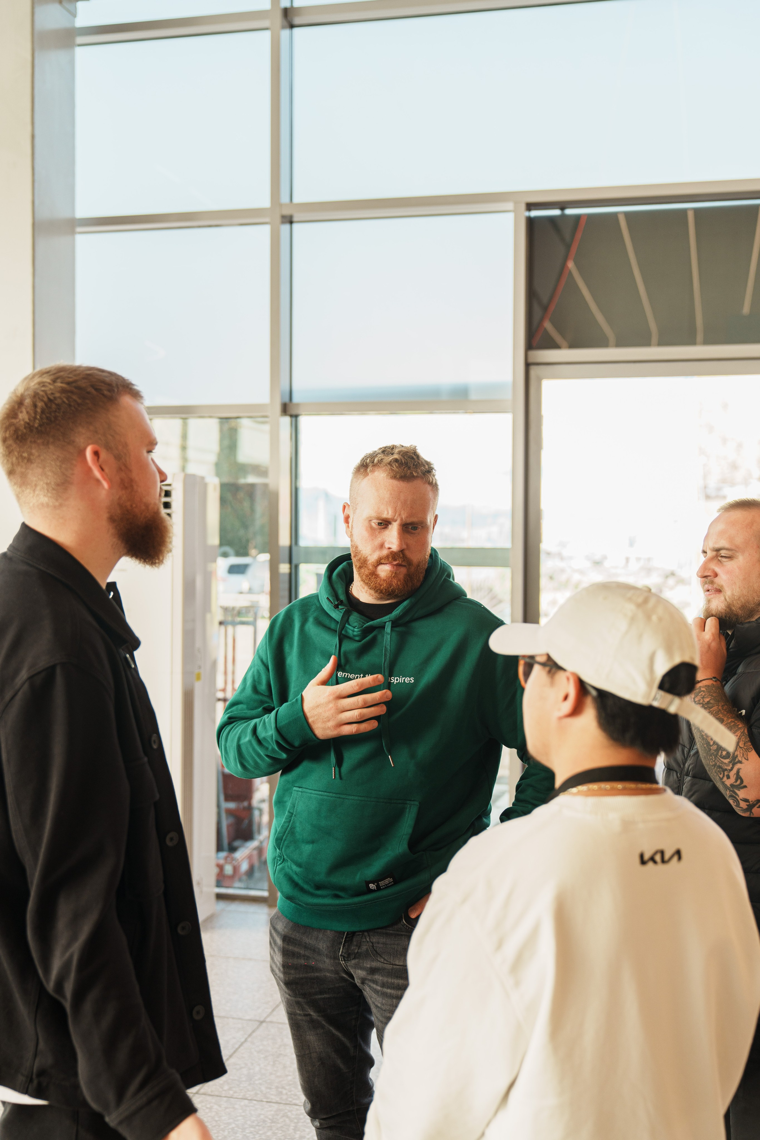 Kia EV6 Вручение Евгений Чебаткову. Фотограф TAULAN_1