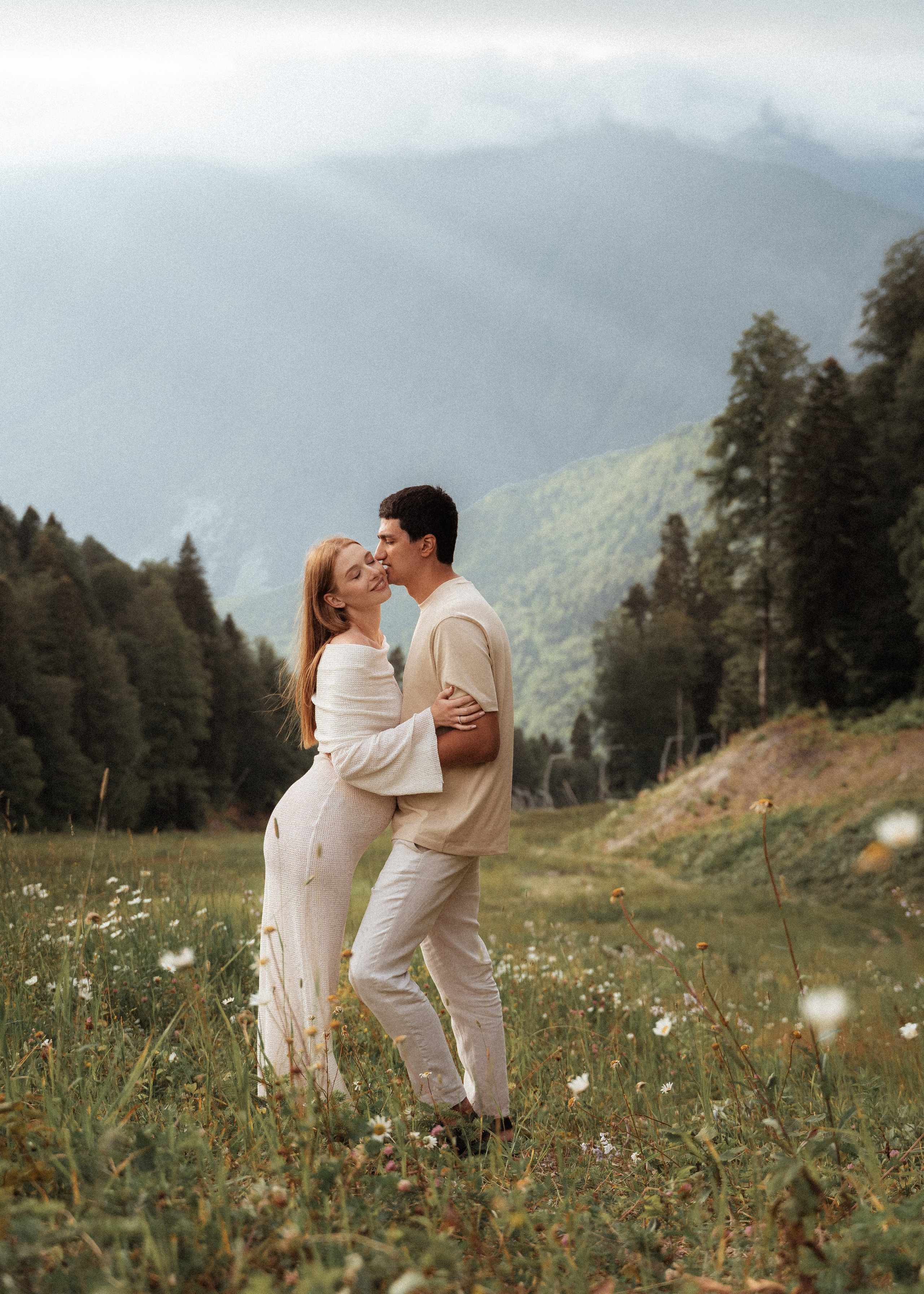 Фотосессия беременности в Красной Поляне. Фотограф на Пхукете Максим