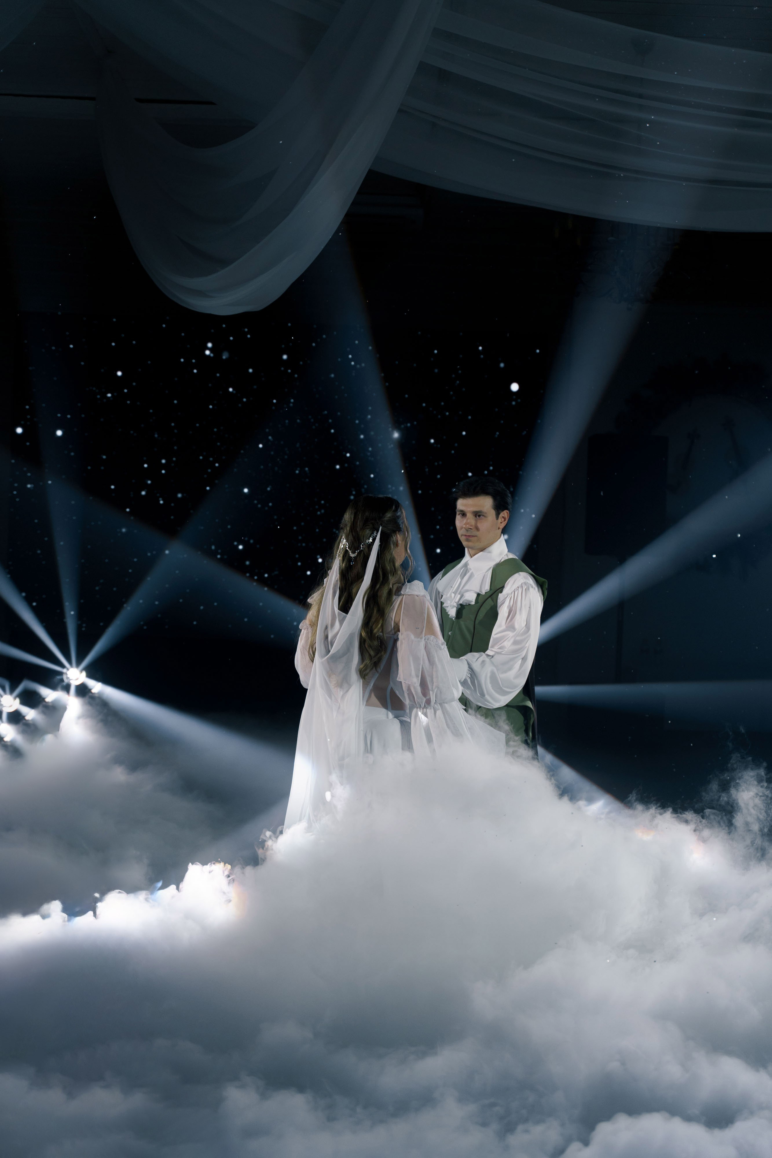 фотосессия свадебного банкета танец невесты и жениха