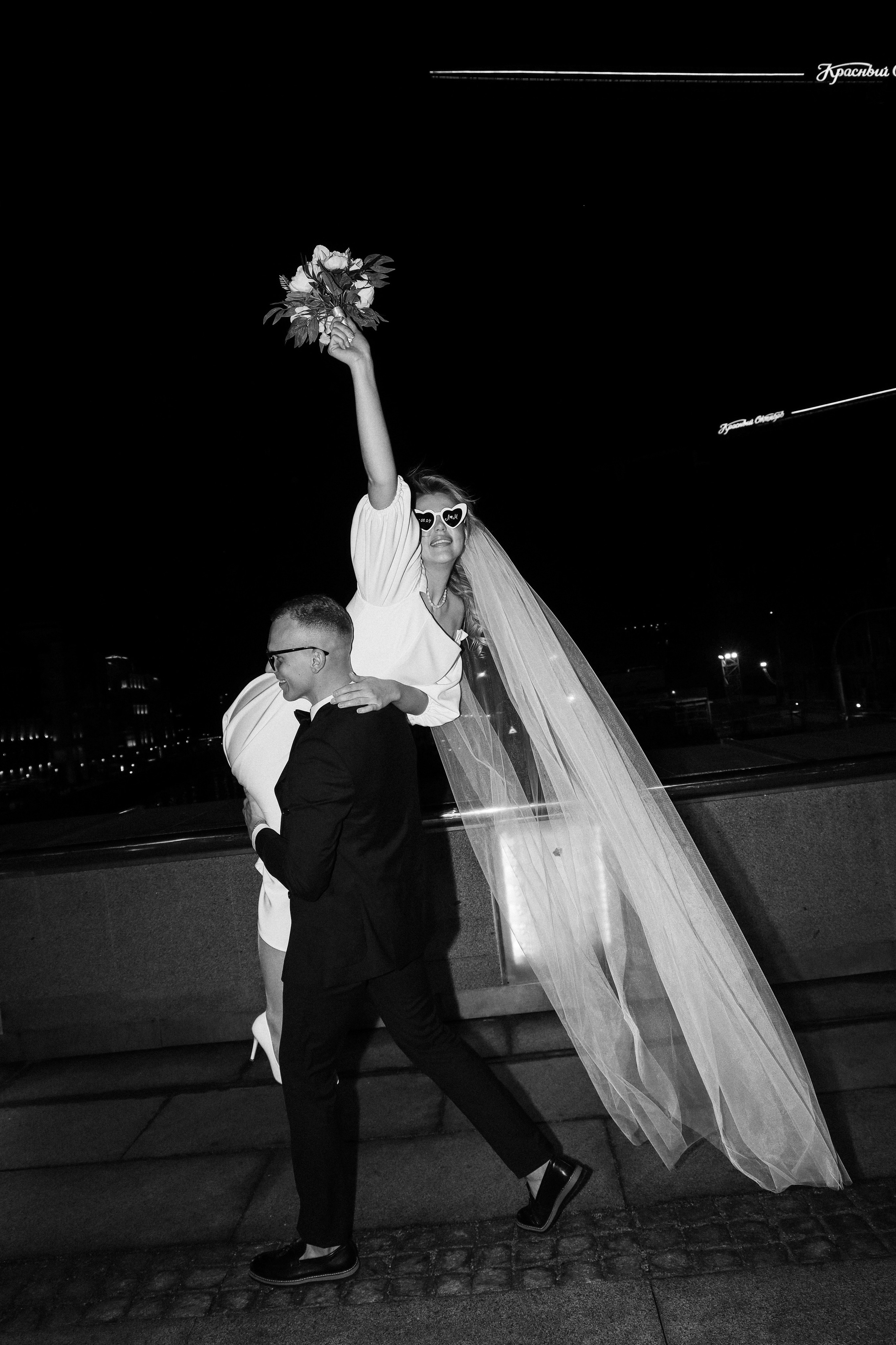 М. + Л.  Роспись в МФЦ, прогулка по ночной Москве. Семейный и lovestory фотограф в Москве Светлана Коняхина