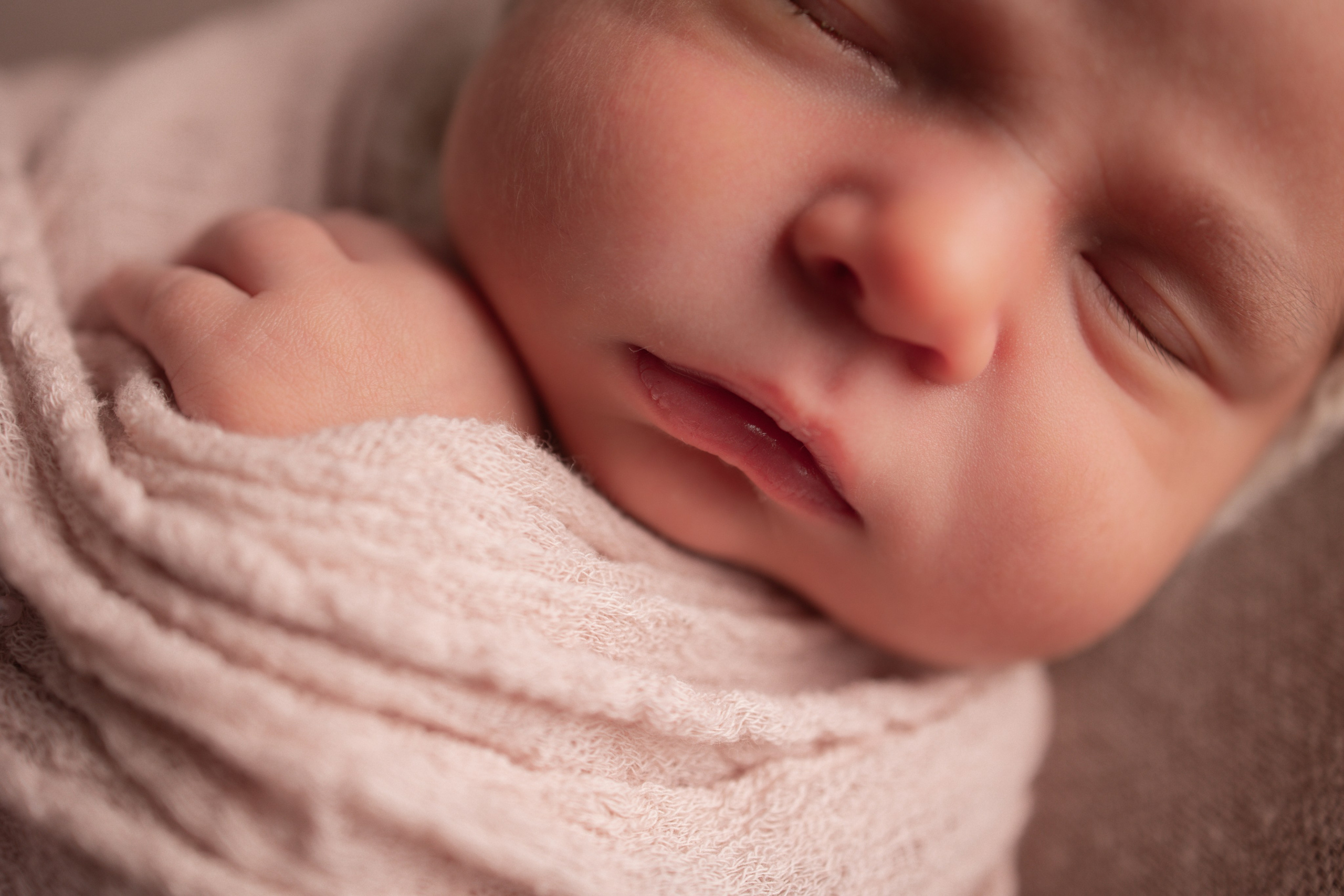 Контакты. Фотослужба «Малютка» в Наро-Фоминском перинатальном центре — сохраняем главные мгновения семьи и создаём премиальные фотокниги