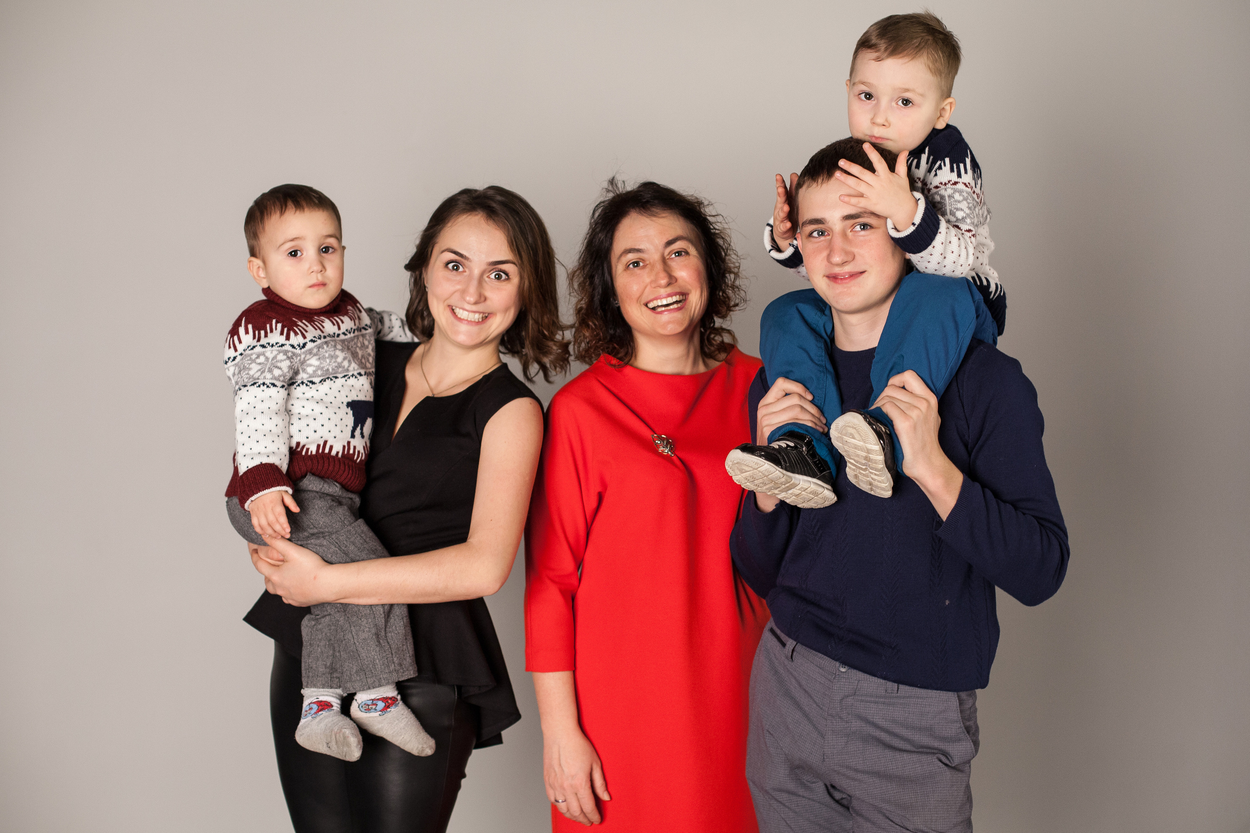Семейная фотосессия в студии. Семейный, школьный фотограф в Нижнем Новгороде Елена Сентюрева