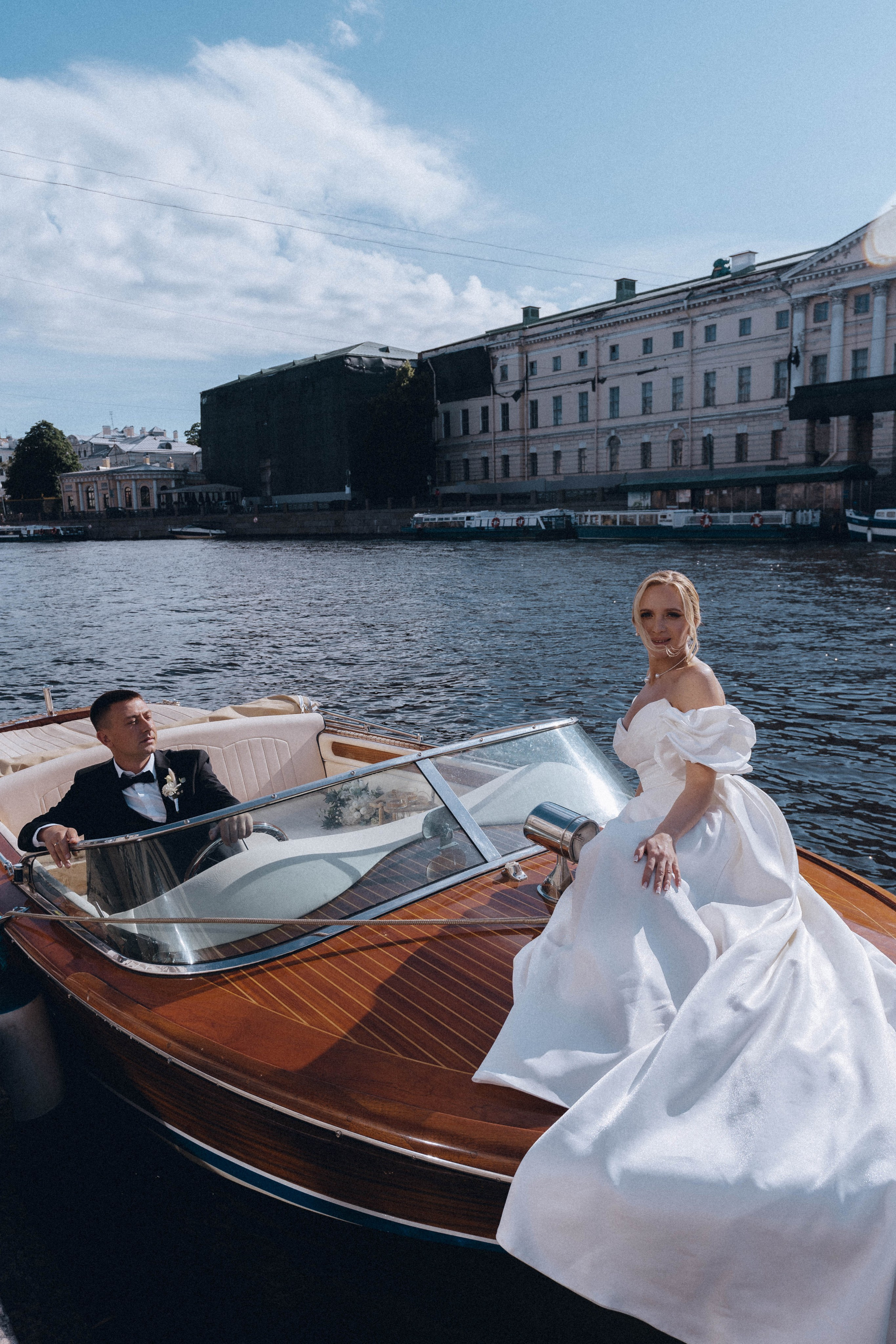 СВАДЕНБНАЯ СЬЕМКА НА КАТЕРЕ ПО КАНАЛАМ САНКТ-ПЕТЕРБУРГА И В АКВАТОРИИ НЕВЫ. Профессиональный фотограф, Санкт-Петербург — Виктория Богомолова