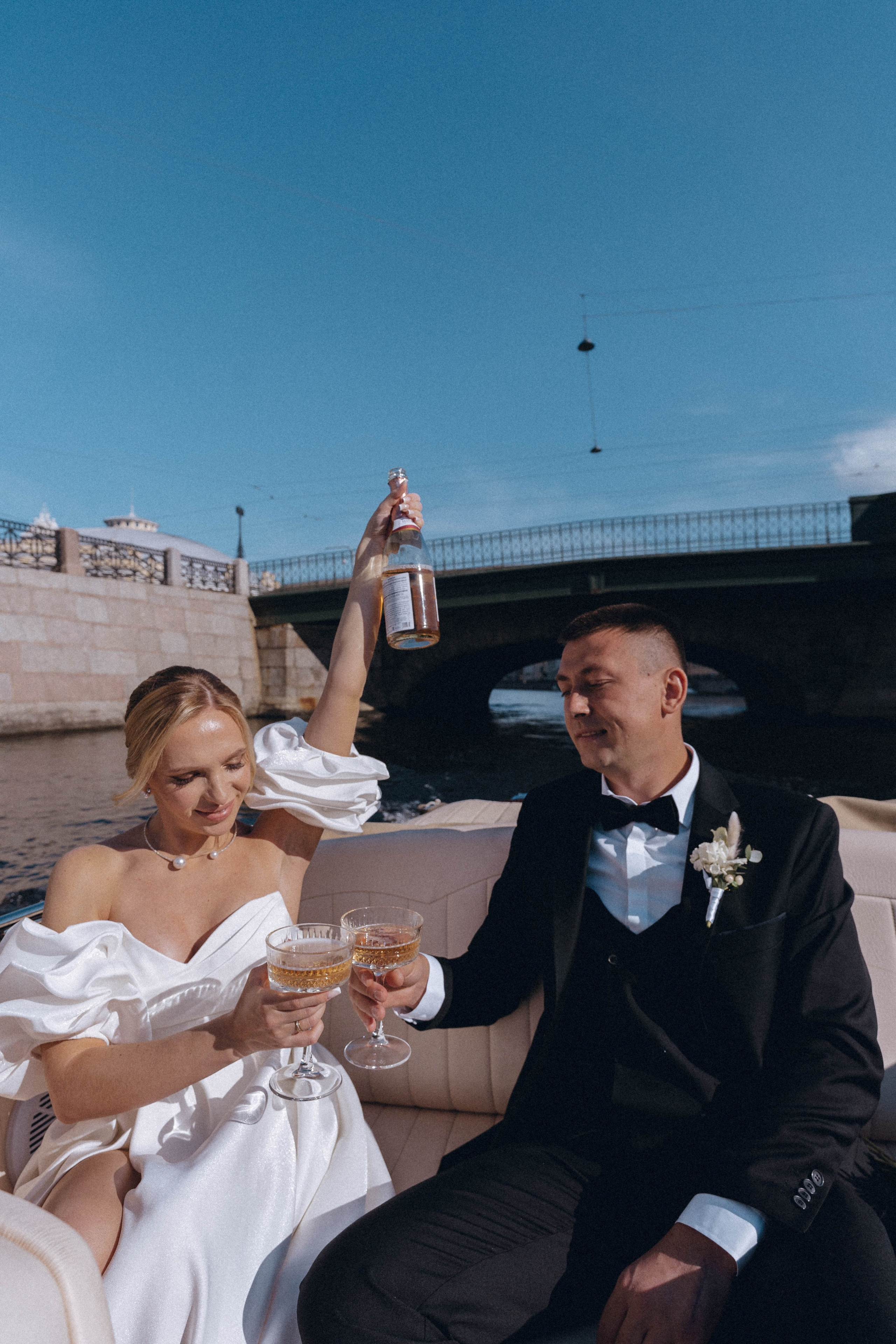 СВАДЕНБНАЯ СЬЕМКА НА КАТЕРЕ ПО КАНАЛАМ САНКТ-ПЕТЕРБУРГА И В АКВАТОРИИ НЕВЫ. Профессиональный фотограф, Санкт-Петербург — Виктория Богомолова