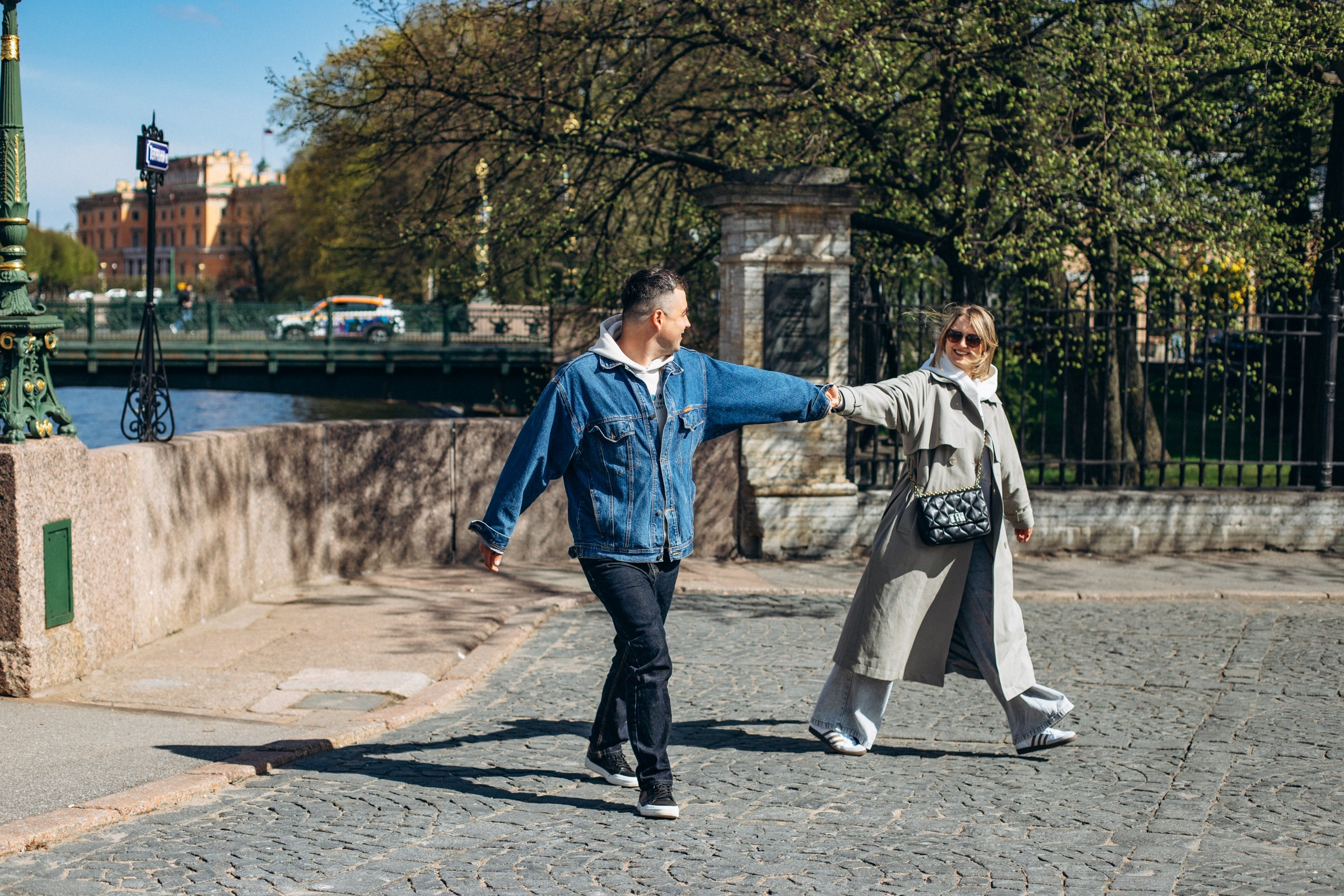 Ирина и Евгений в мае. Фотопрогулка в Петербурге. Индивидуальный и семейный фотограф в Санкт-Петербурге