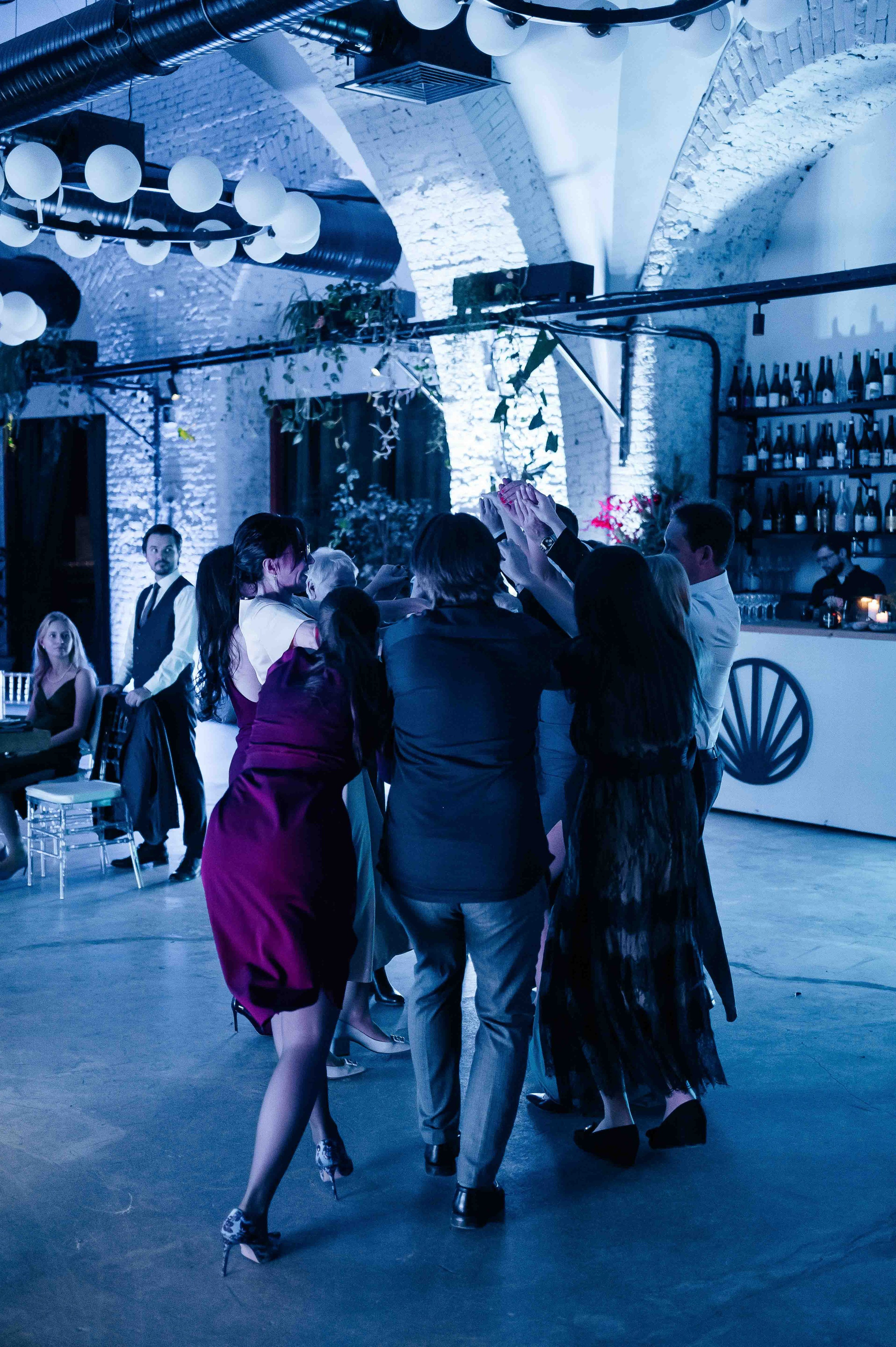 Утро невесты в гостинице. Свадебный и семейный фотограф в Котласе Никита Попов