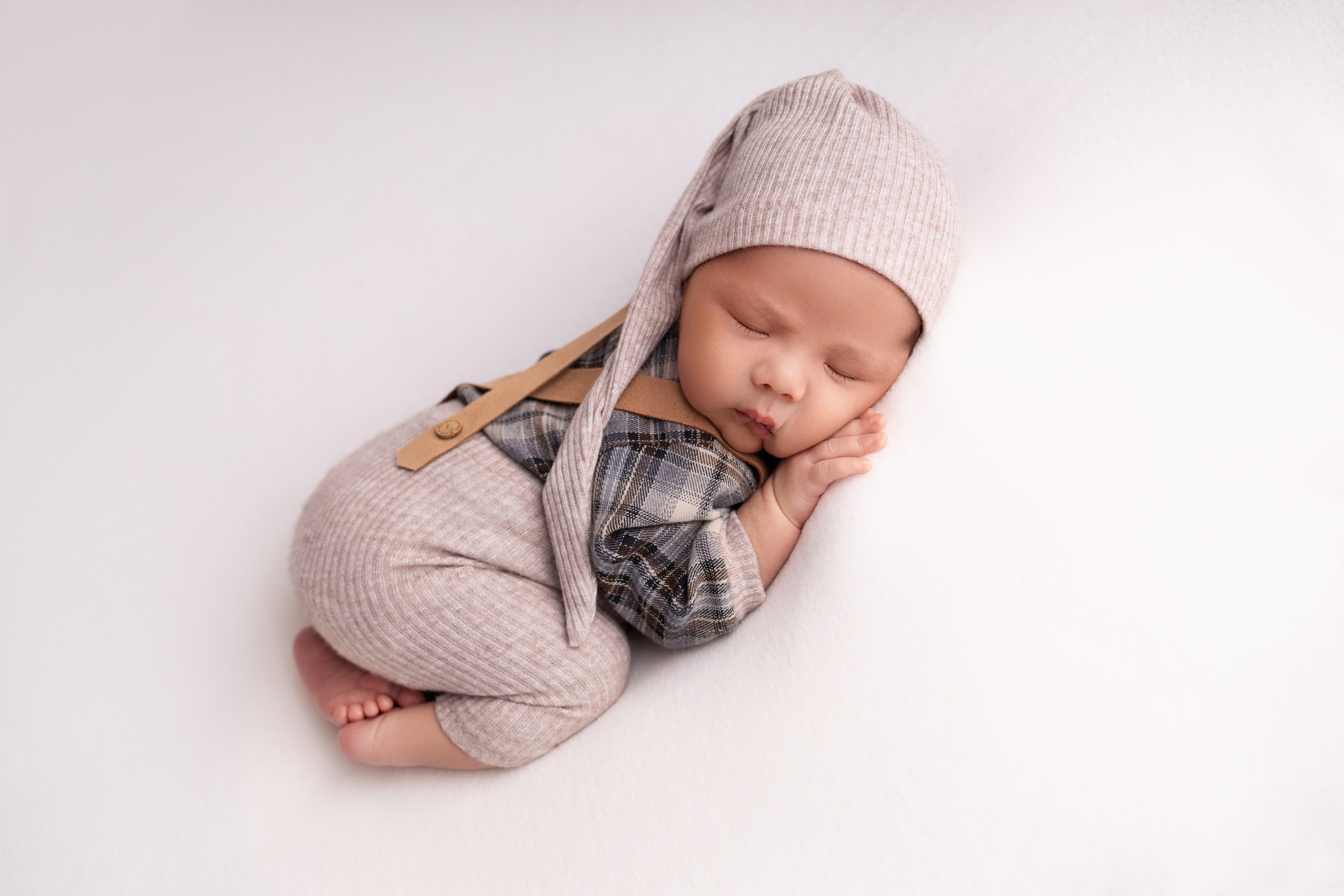 Классическая фотосессия малыша. Фотограф новорожденных малышей в Омске и Омской области Эльвира Камаева