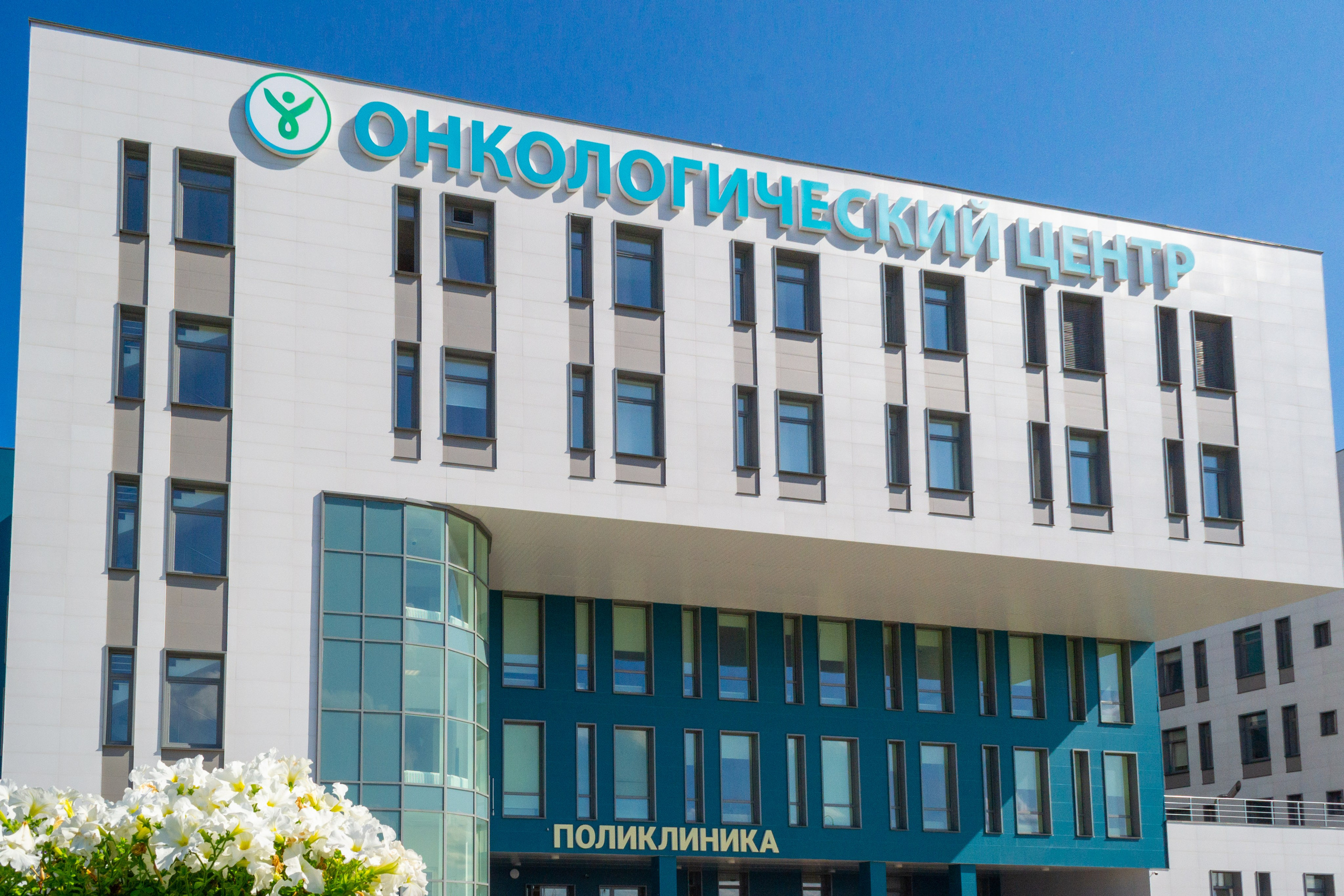 Тульская областная онкологическая больница (лето-цветы, NIKON D3100 35 мм F1,8)). Фотограф в Туле Крупский АнДРей. Фотостудия «КАДР71» в Туле