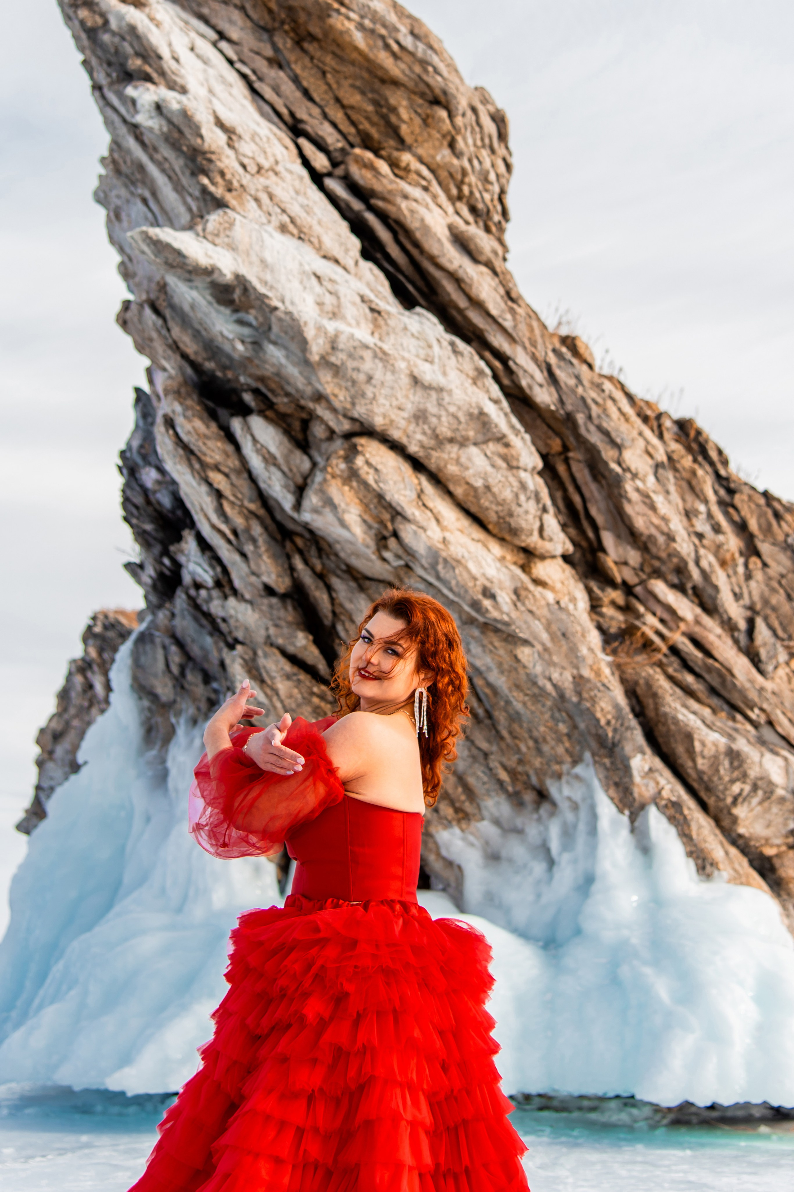 Красный корсет в аренду на фотосессию на Байкал