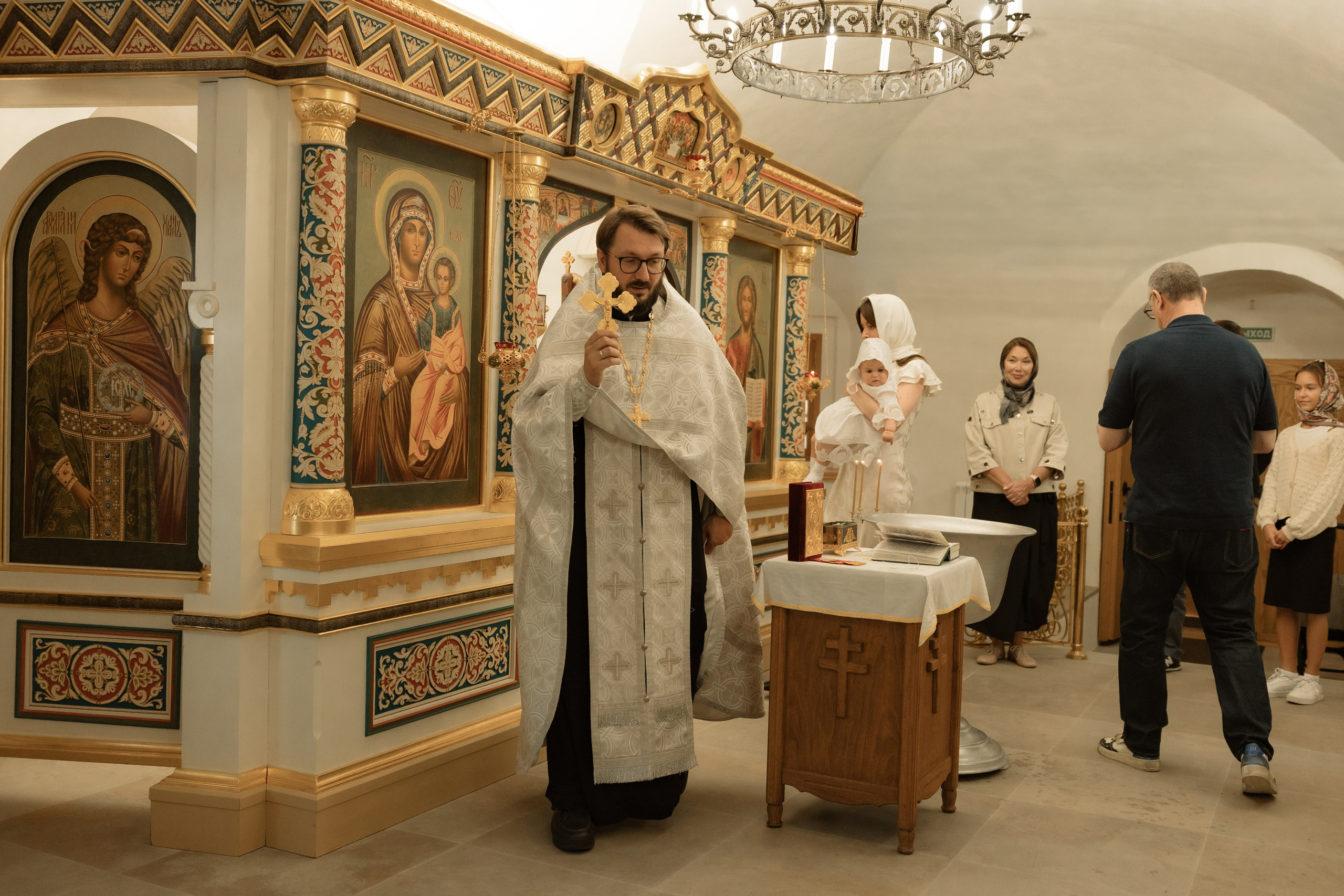 Крещение Машеньки в Новодевичьем монастыре. Семейный фотограф Москва детский фотограф Одинцово фотосессия беременности Рогачева Екатерина