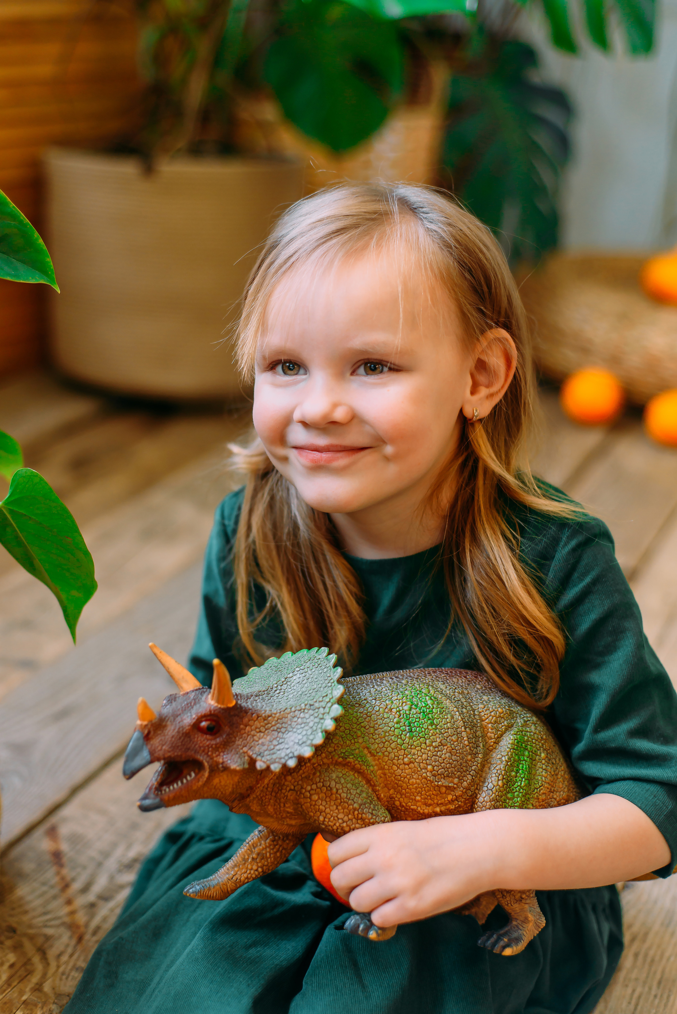 Стася и Алиса с динозаврами. Детский и семейный фотограф Эльмира Веселова