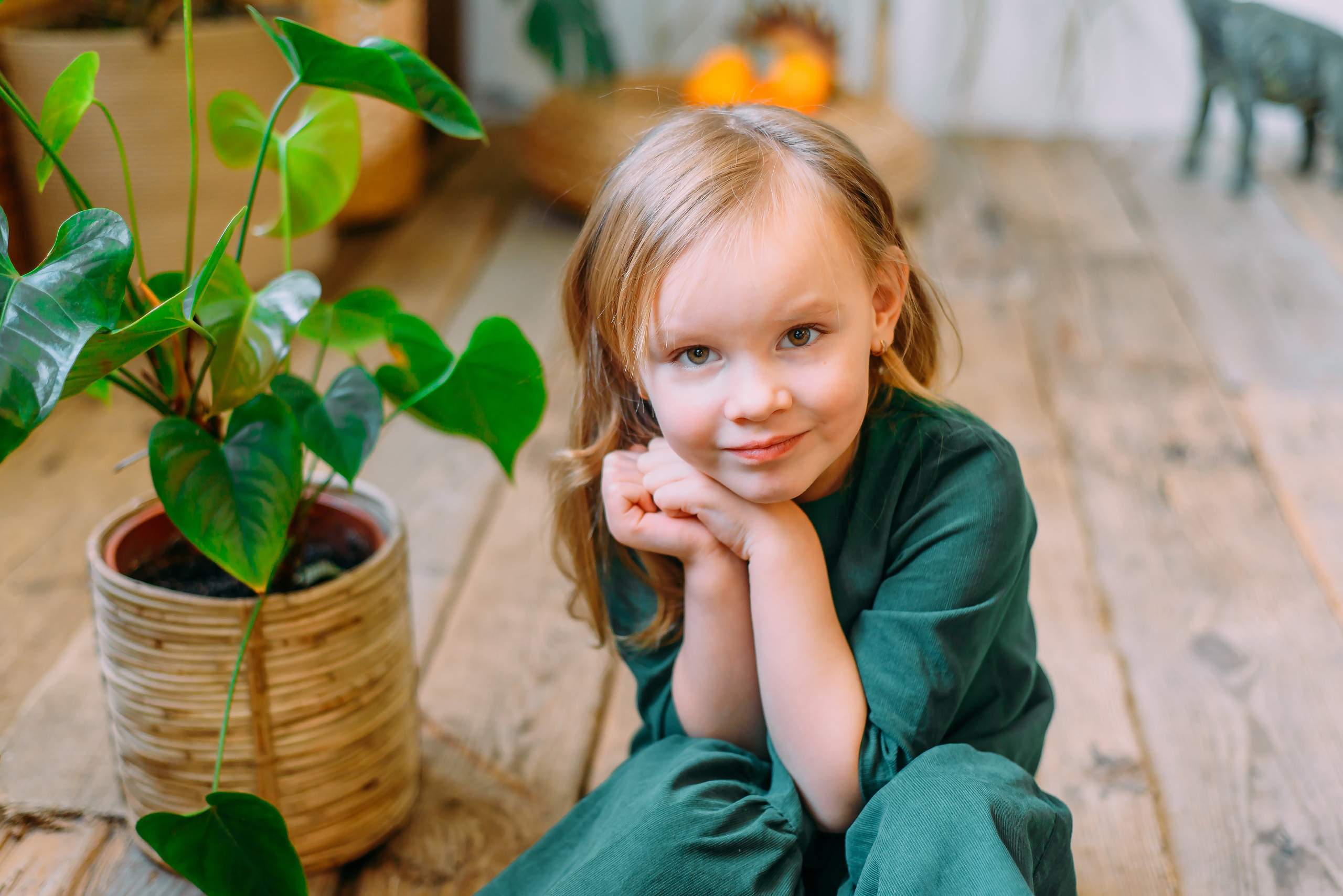 Стася и Алиса с динозаврами. Детский и семейный фотограф Эльмира Веселова