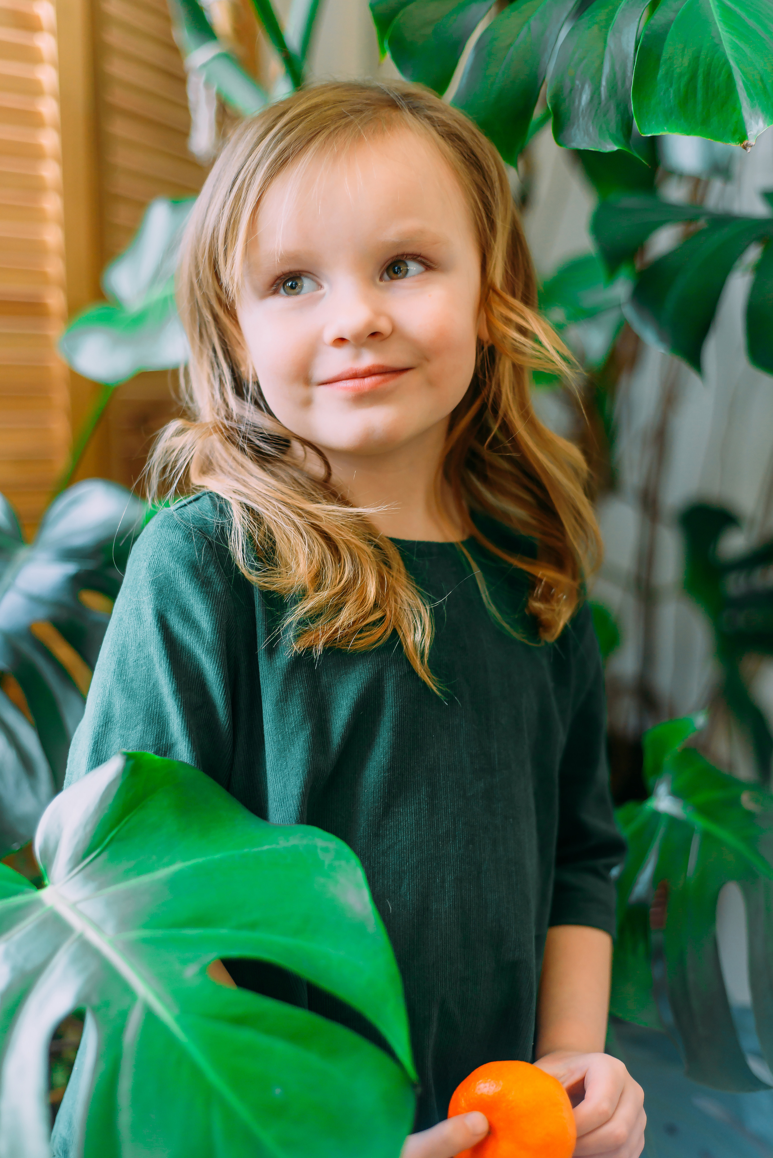 Стася и Алиса с динозаврами. Детский и семейный фотограф Эльмира Веселова