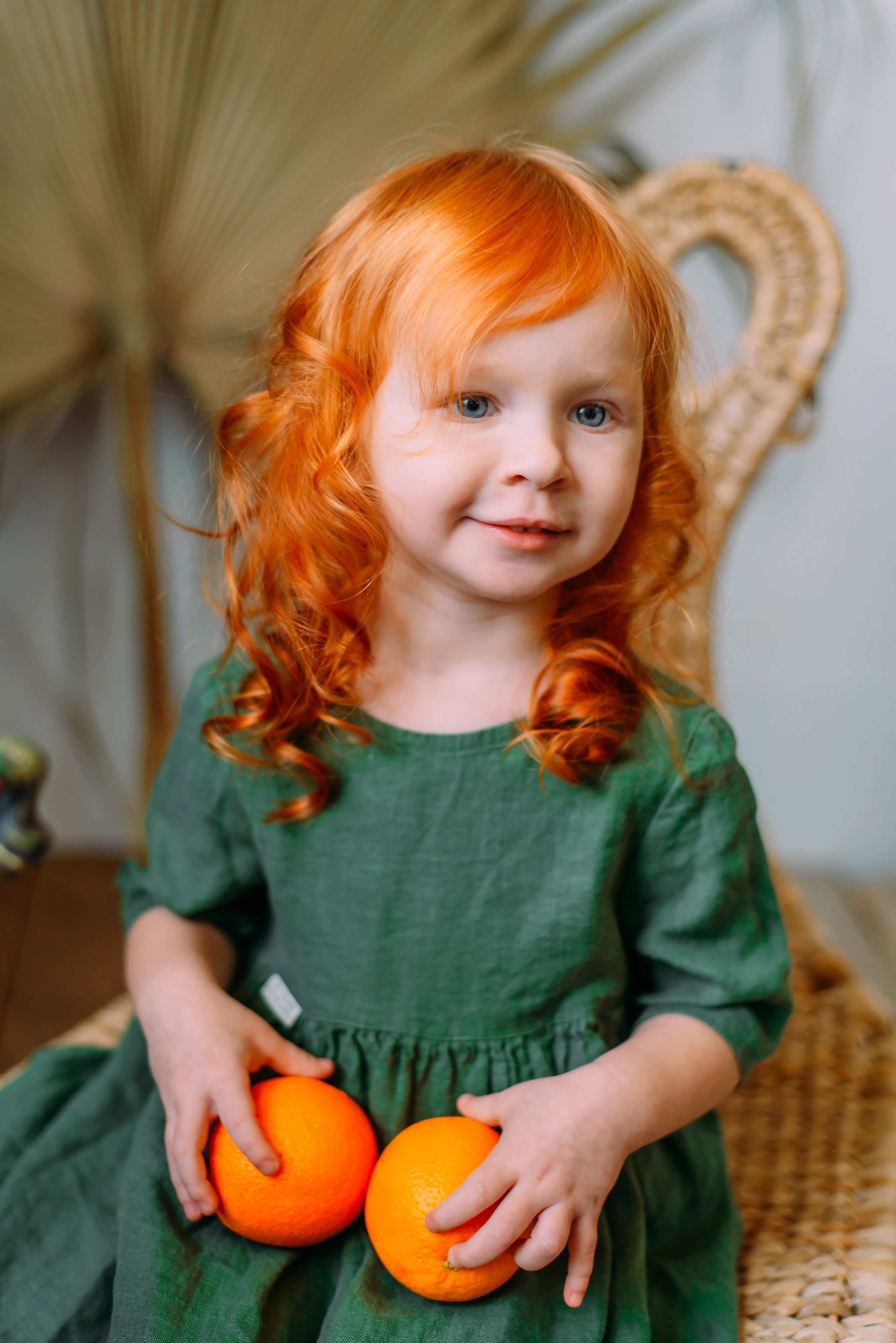 Стася и Алиса с динозаврами. Детский и семейный фотограф Эльмира Веселова