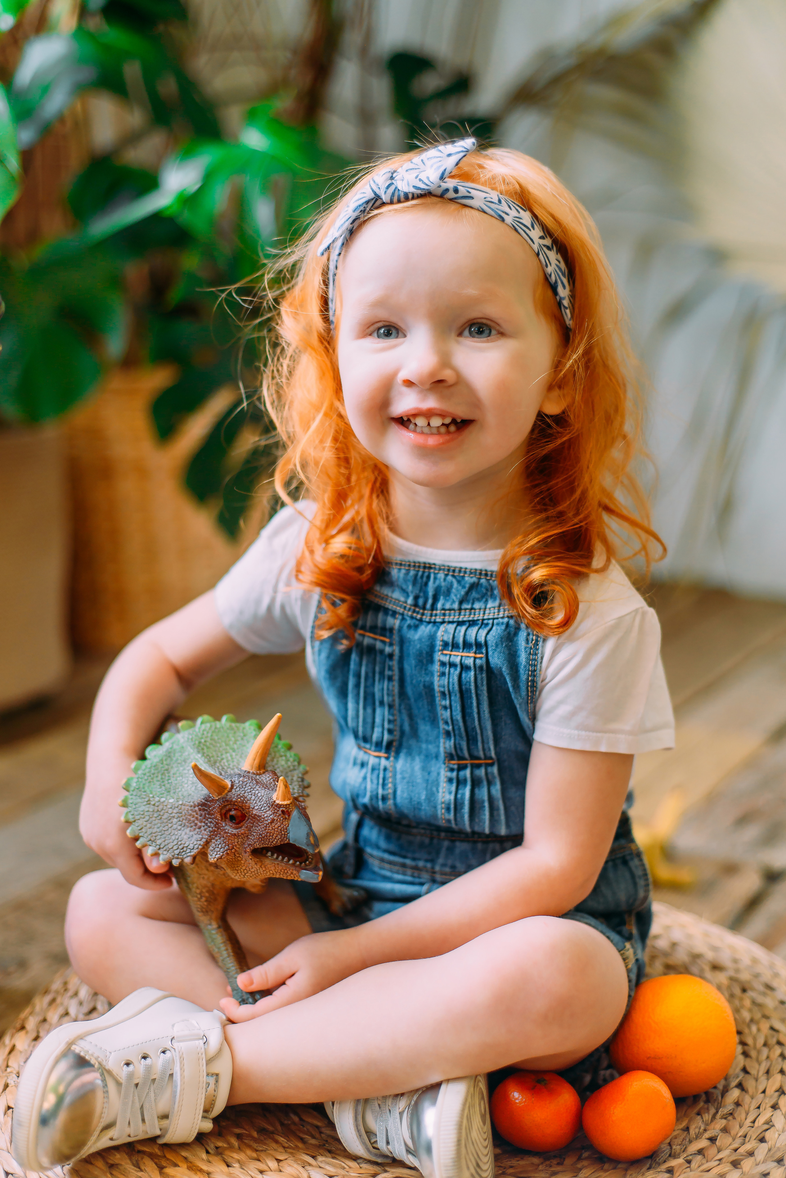 Стася и Алиса с динозаврами. Детский и семейный фотограф Эльмира Веселова