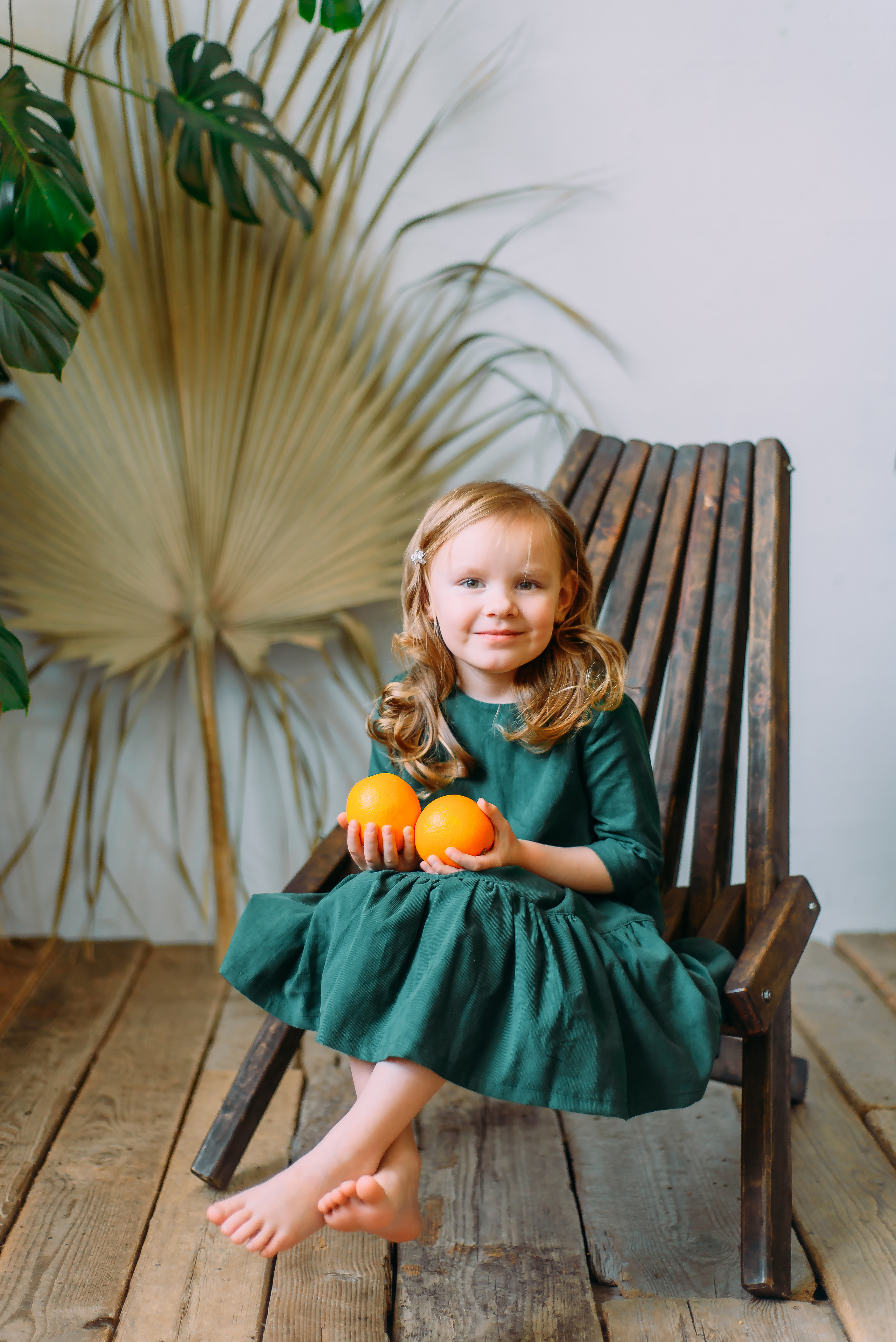 Стася и Алиса с динозаврами. Детский и семейный фотограф Эльмира Веселова