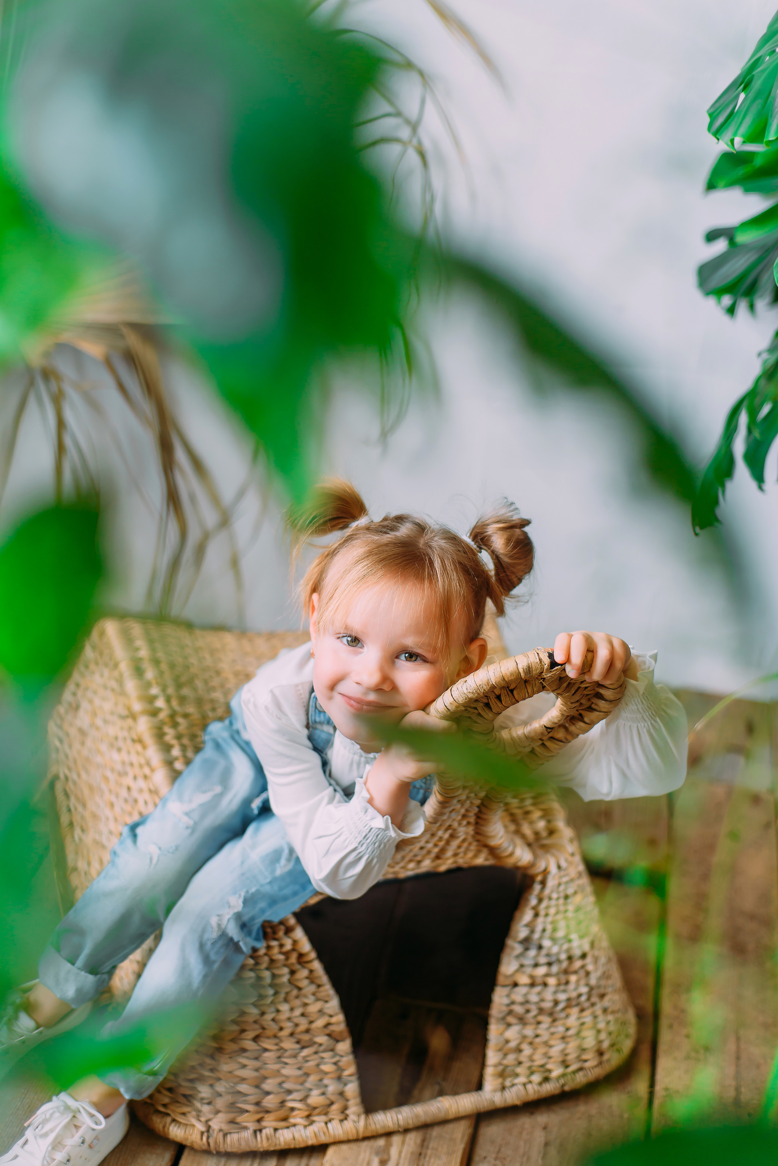 Стася и Алиса с динозаврами. Детский и семейный фотограф Эльмира Веселова