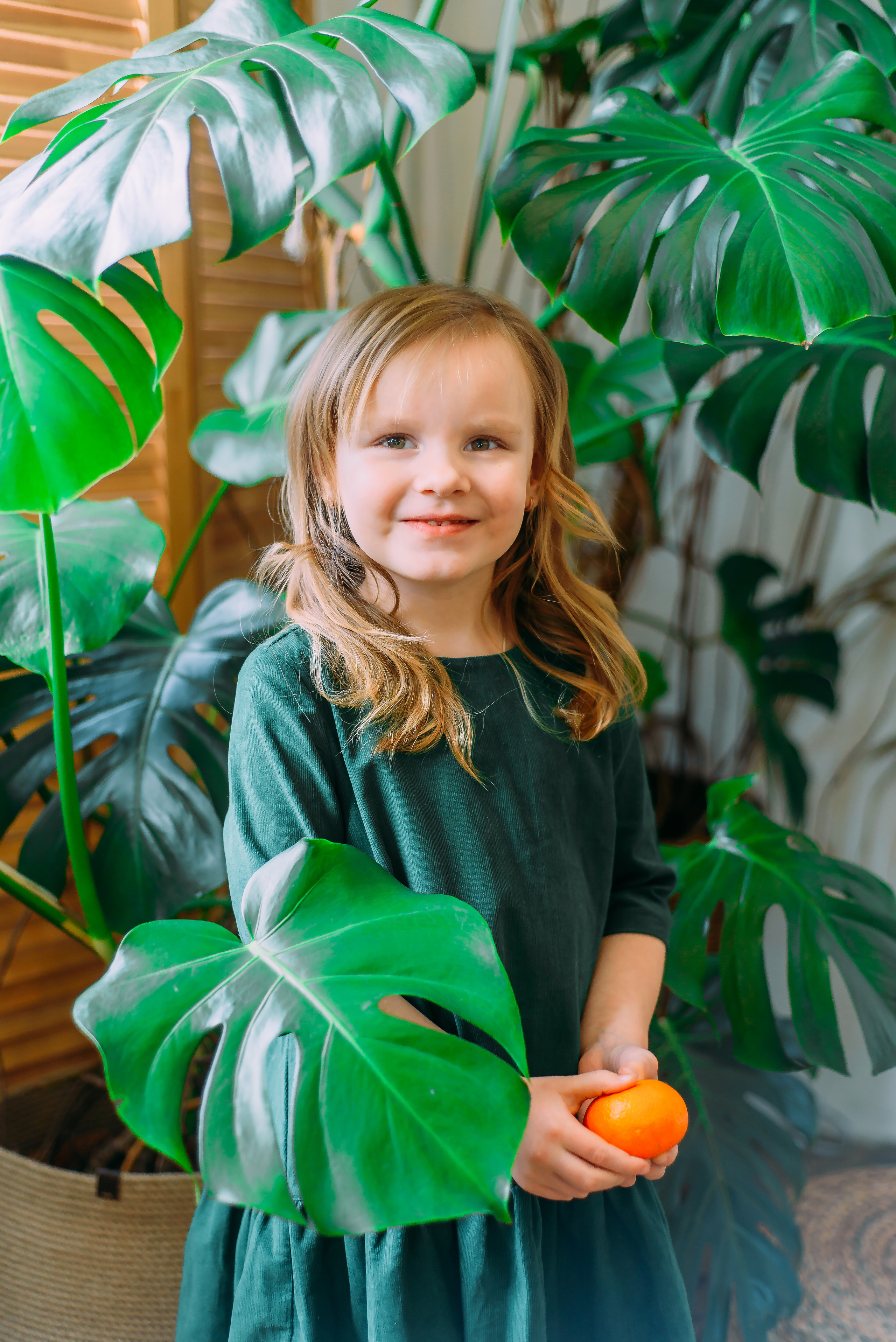 Стася и Алиса с динозаврами. Детский и семейный фотограф Эльмира Веселова