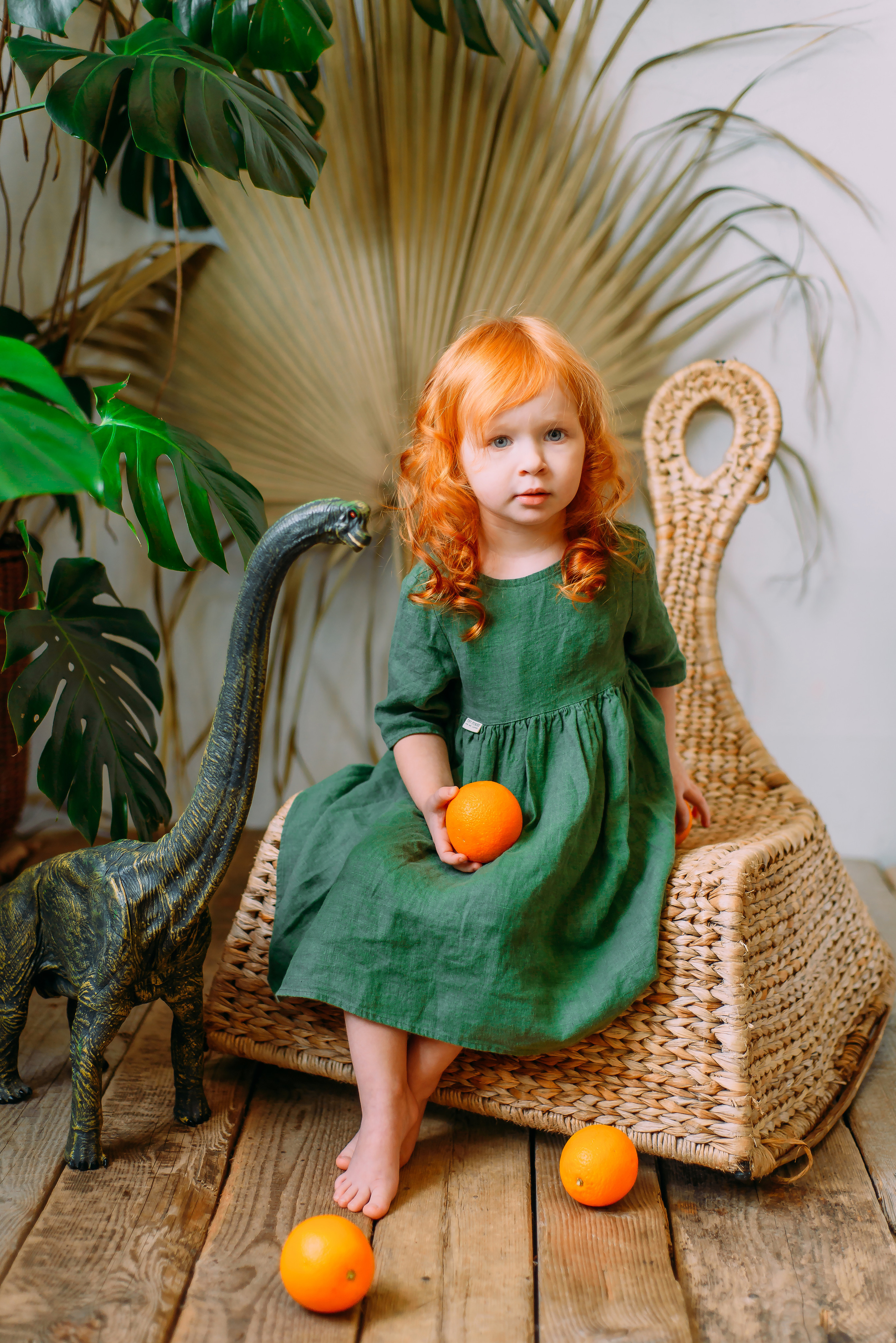 Стася и Алиса с динозаврами. Детский и семейный фотограф Эльмира Веселова