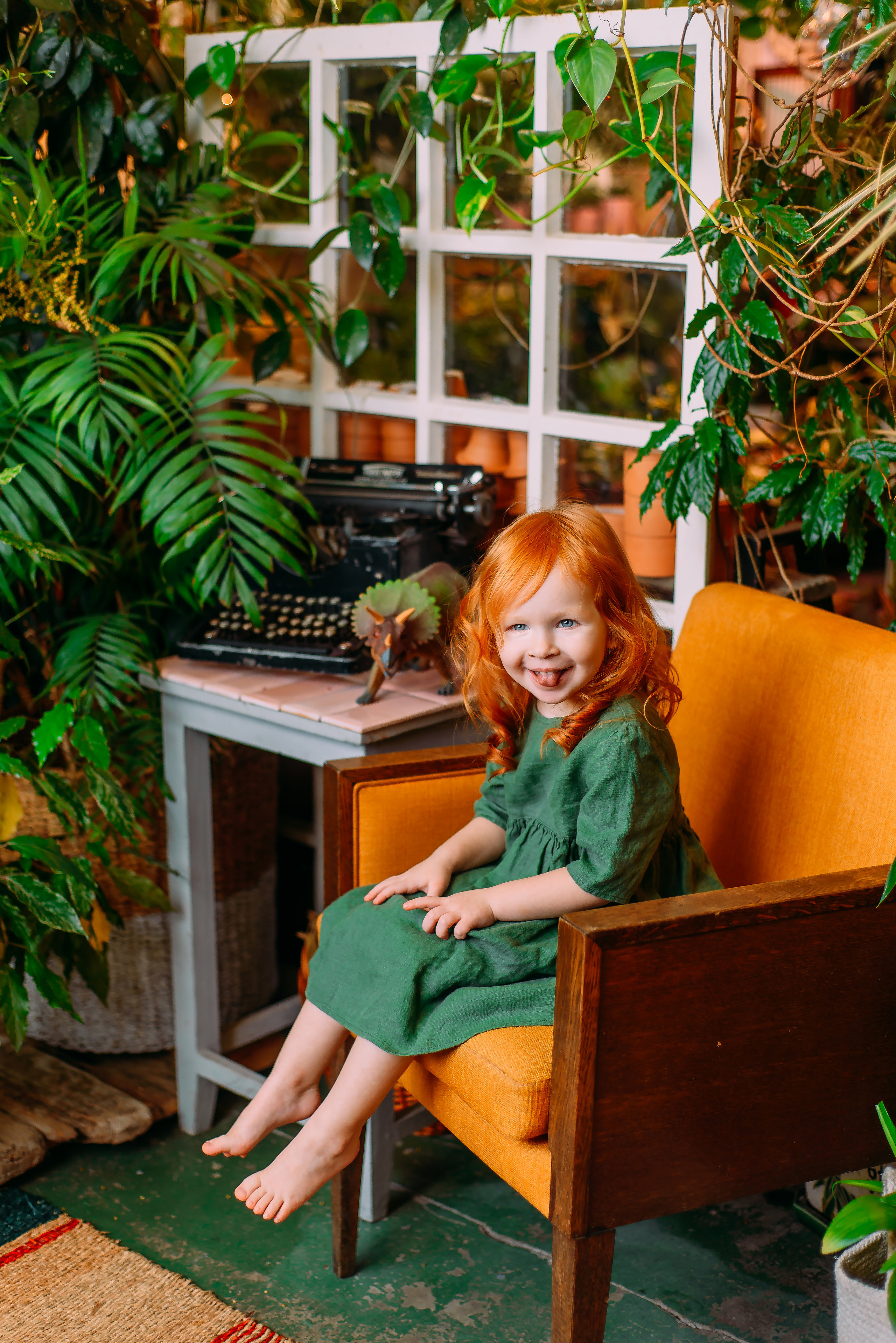 Стася и Алиса с динозаврами. Детский и семейный фотограф Эльмира Веселова