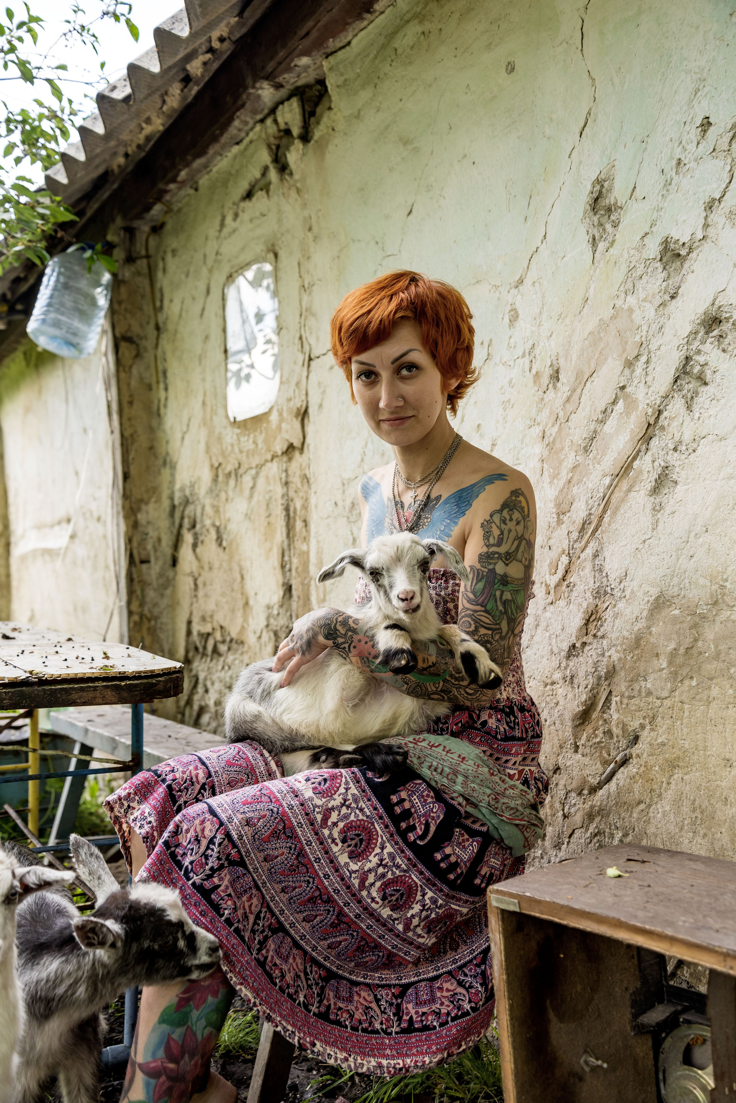 Девушка с козлятами. Bazarkom-photo.ru Фотограф Виктор Оськин в Старом Осколе