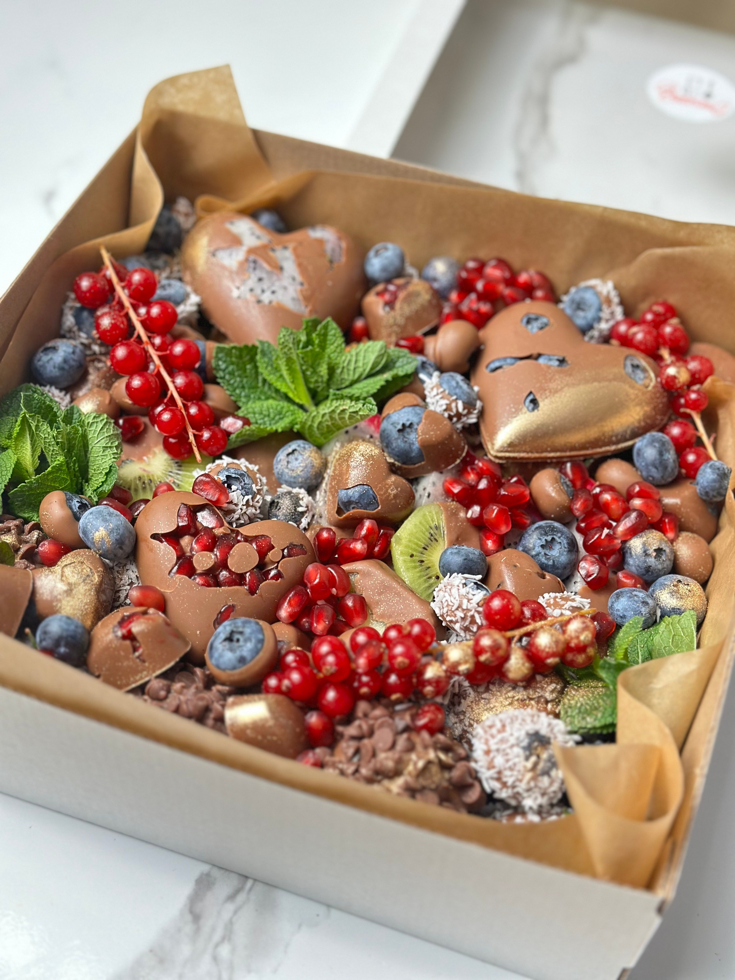 Ягоды в шоколаде. Выездной кейтеринг, съедобные букеты, торты и сладости на заказ