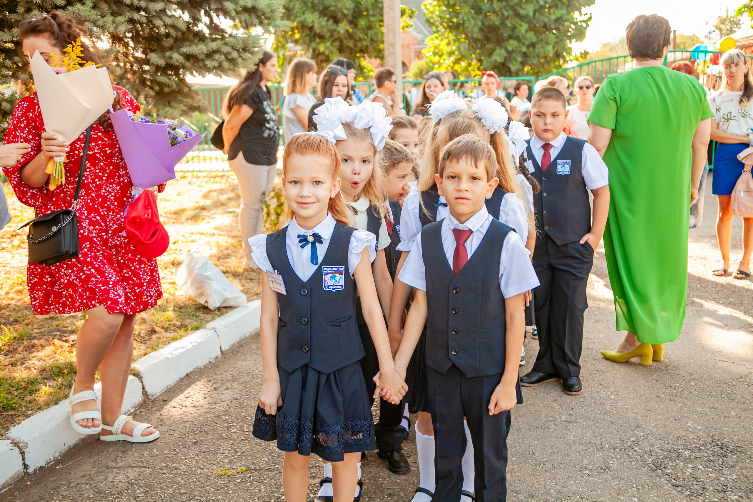 1 сентября линейка. Свадебный и семейный фотограф в Армавире