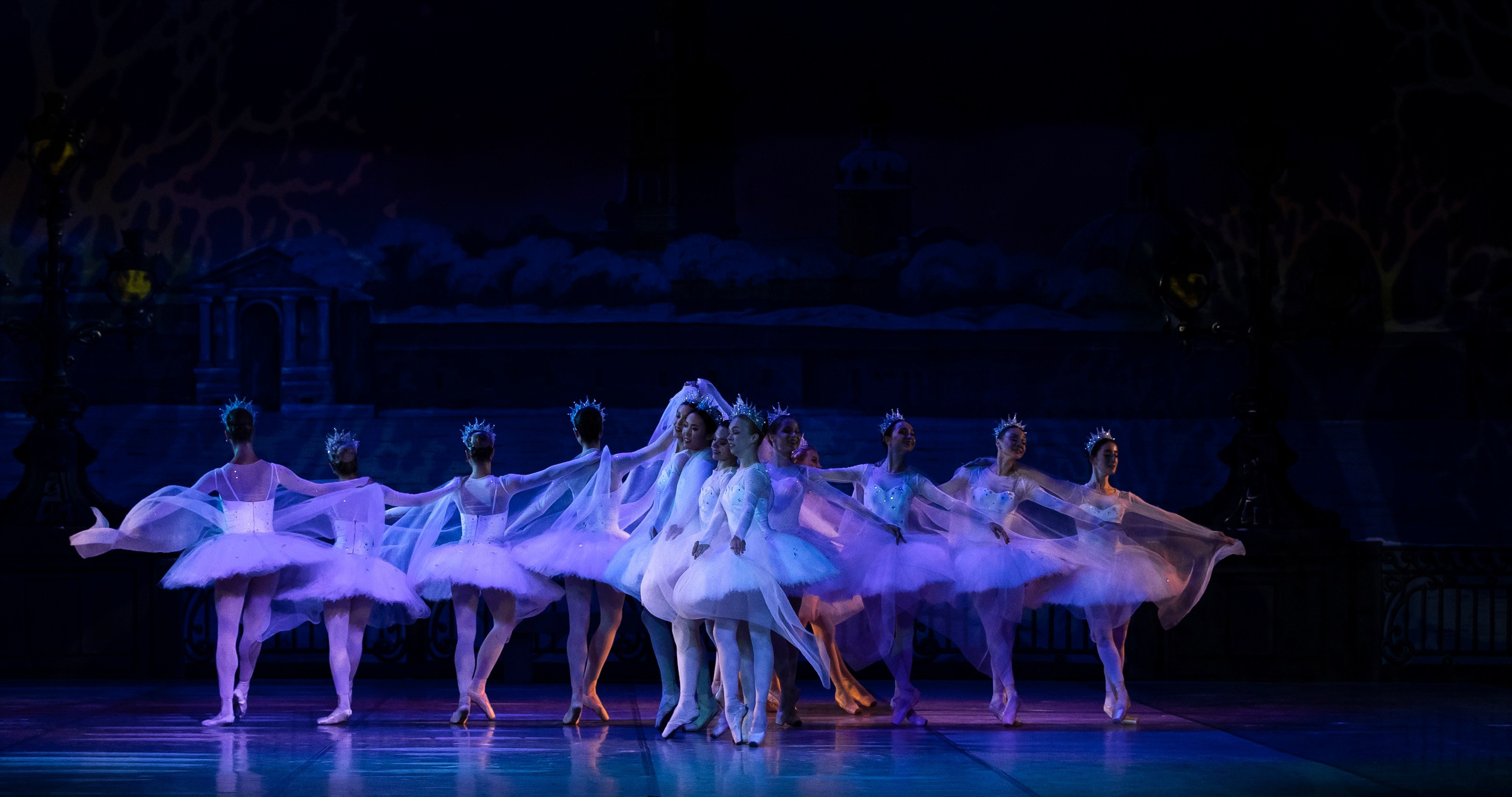 Продавец игрушек Воронежкского театра оперы и балета для Летних балетных сезонов. Балетный фотограф Москва Майоров Николай