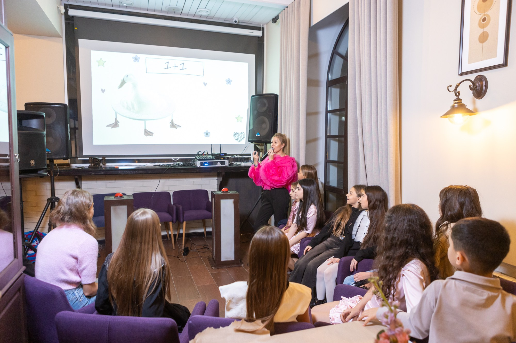 День Рождения Софьи и Лизы в ресторане «Ностальгия». Фотограф в Оренбурге. Профессиональный фотограф