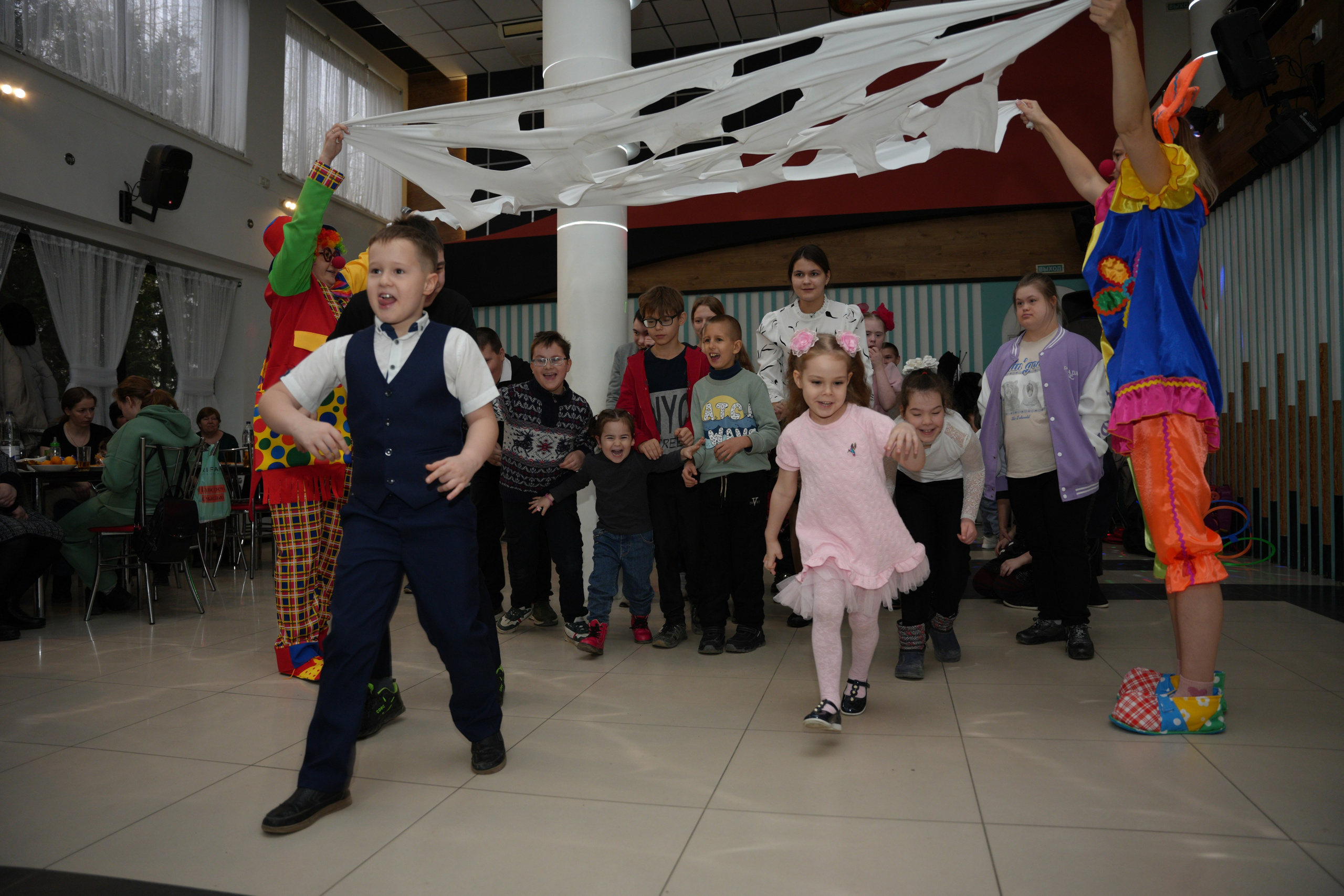 Социально —благотворительная акция «Ты в этом мире не один», посвященная Международному дню инвалидов. ВЫПУСКНЫЕ АЛЬБОМЫ, Школьный фотограф, семейный и свадебный в Саратове и области Ольга Плаксина