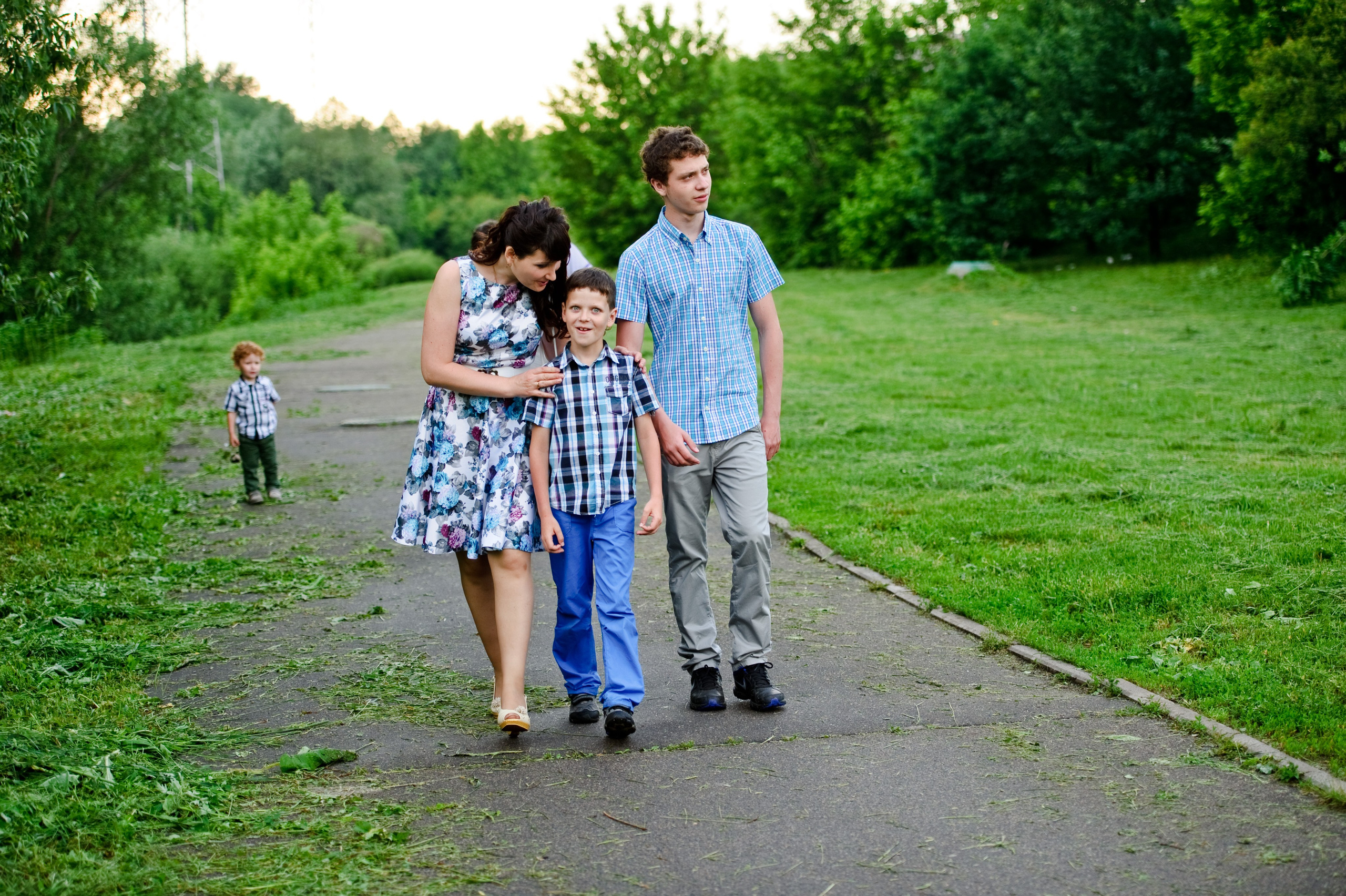 Лада, Дмитрий и 3 сына. Прогулка, Москва. Семейный фотограф Анна Дубовская
