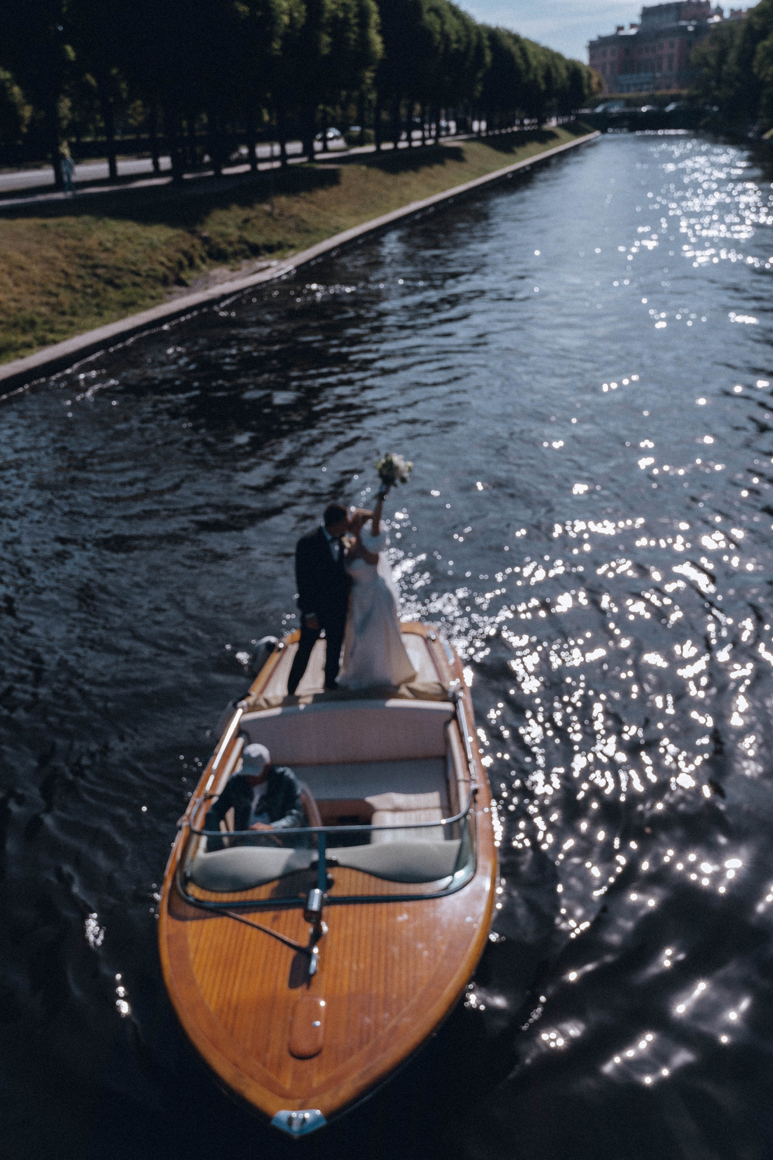 СВАДЕНБНАЯ СЬЕМКА НА КАТЕРЕ ПО КАНАЛАМ САНКТ-ПЕТЕРБУРГА И В АКВАТОРИИ НЕВЫ. Профессиональный фотограф, Санкт-Петербург — Виктория Богомолова