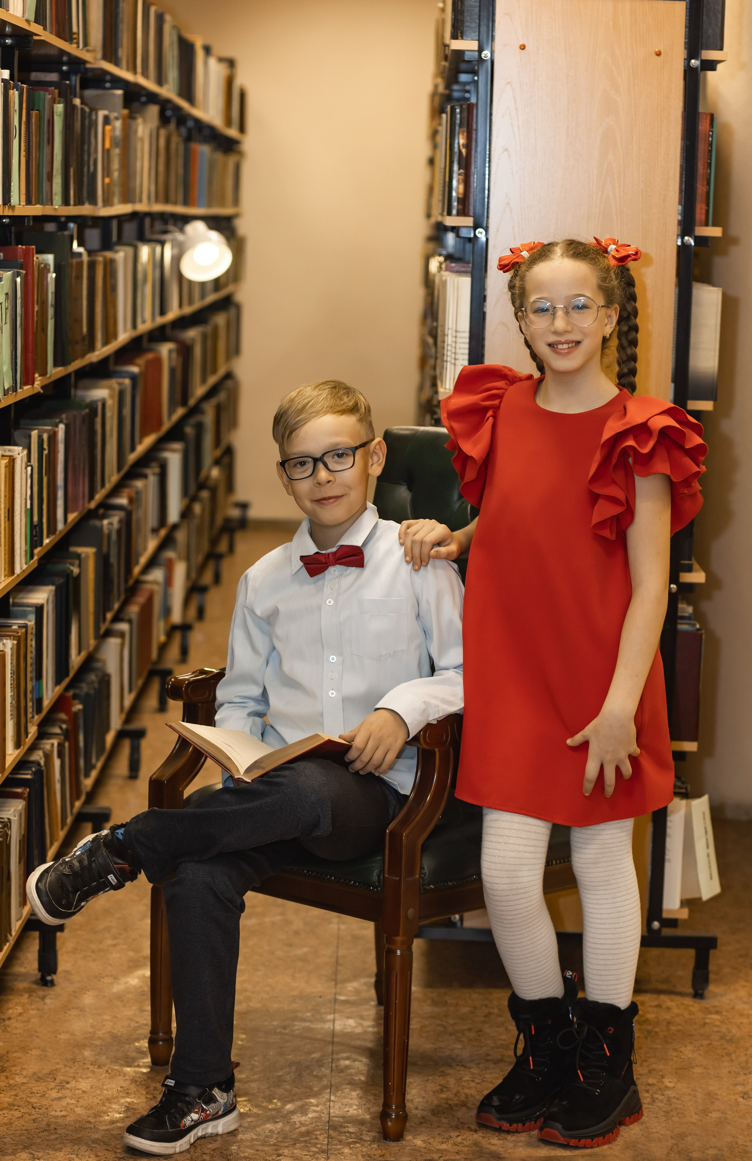 Фотосессия в библиотеке. Фотограф Григорьева Ольга. Портретная, семейная съёмка, Love Stori, видеосъёмка в городе Чита. Выпускные альбомы, фотокниги