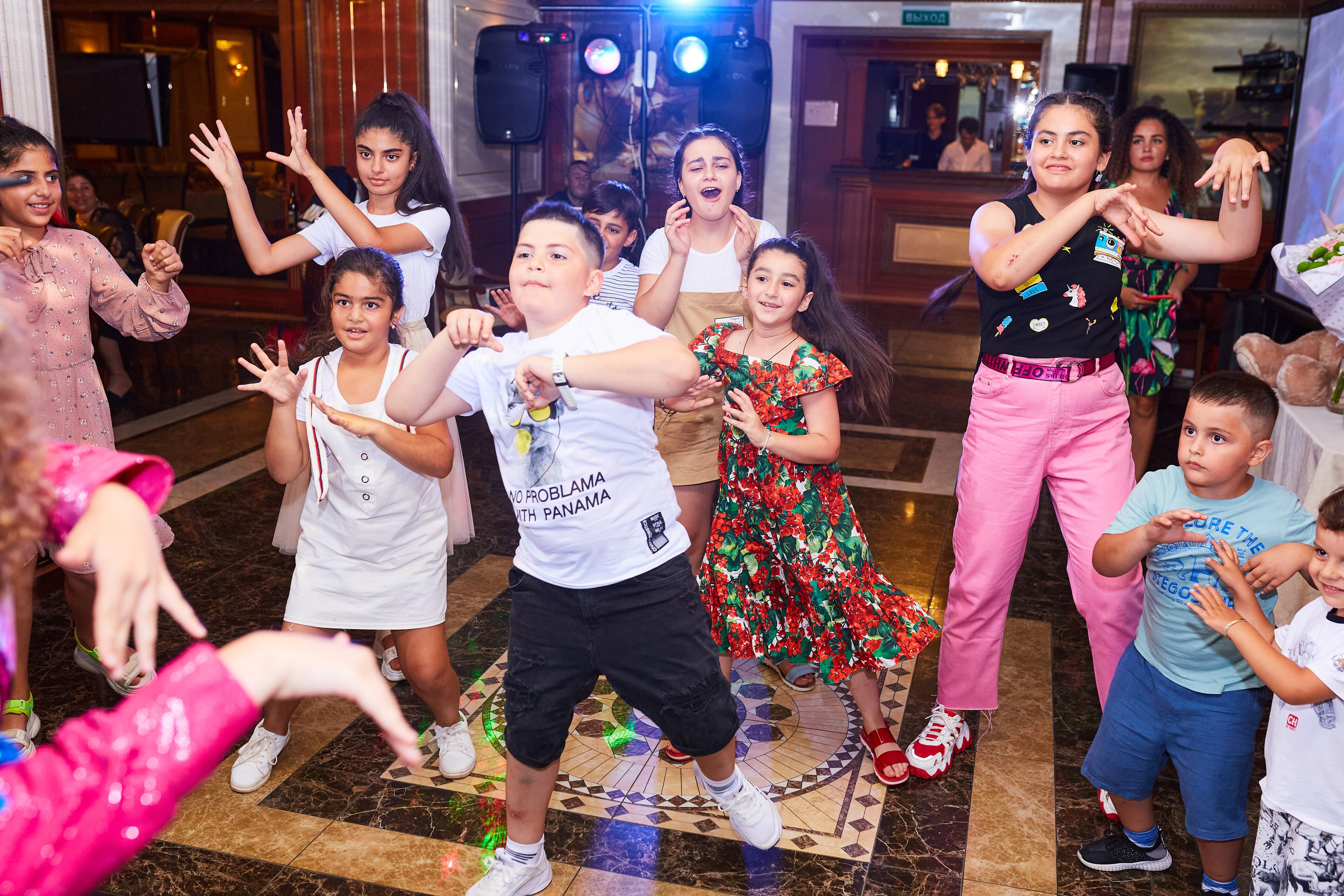 Детский День рождения с салютом, фокусником и тиктокерами, конечно же. Кокорин Евгений Фотограф