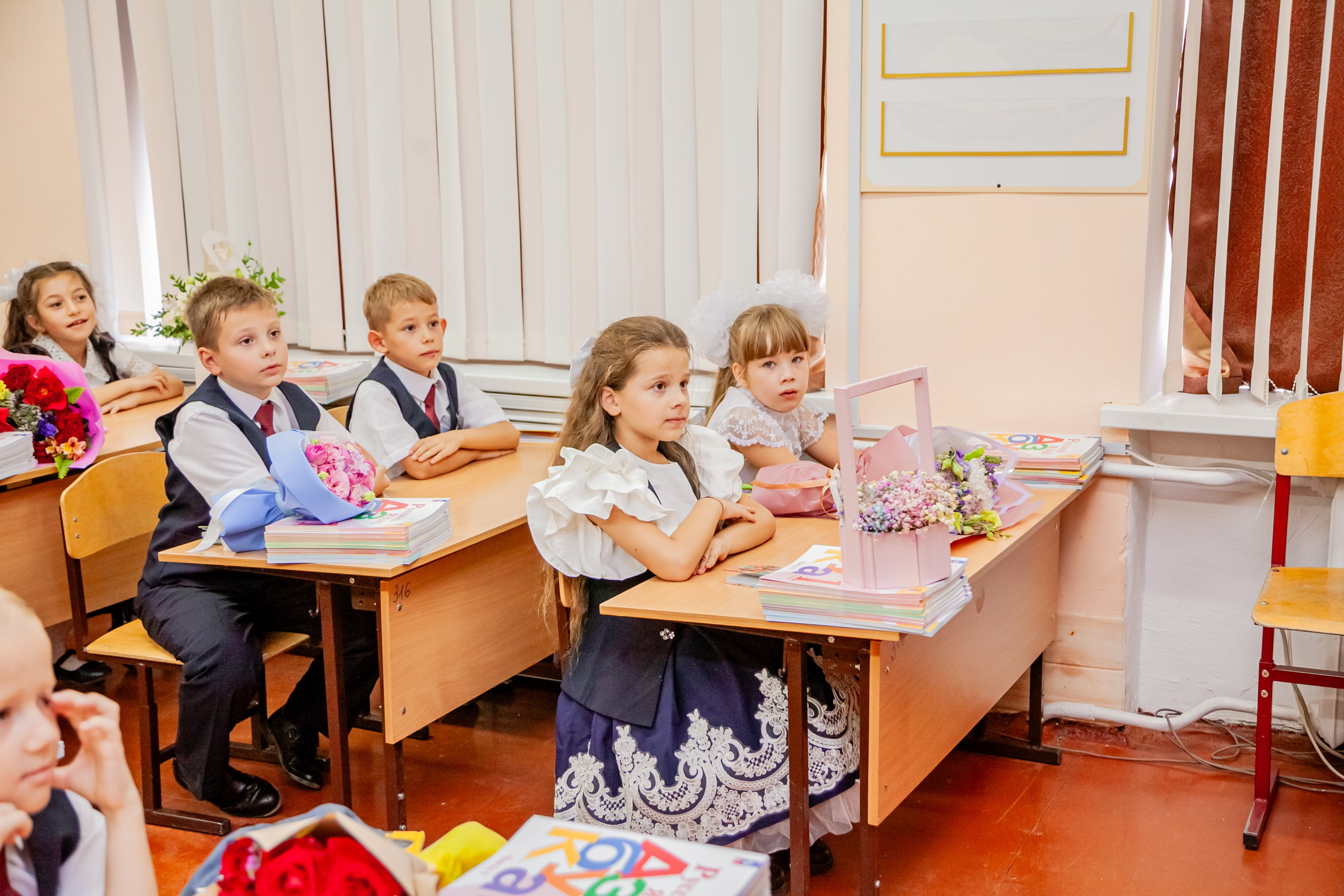 1 сентября линейка. Свадебный и семейный фотограф в Армавире