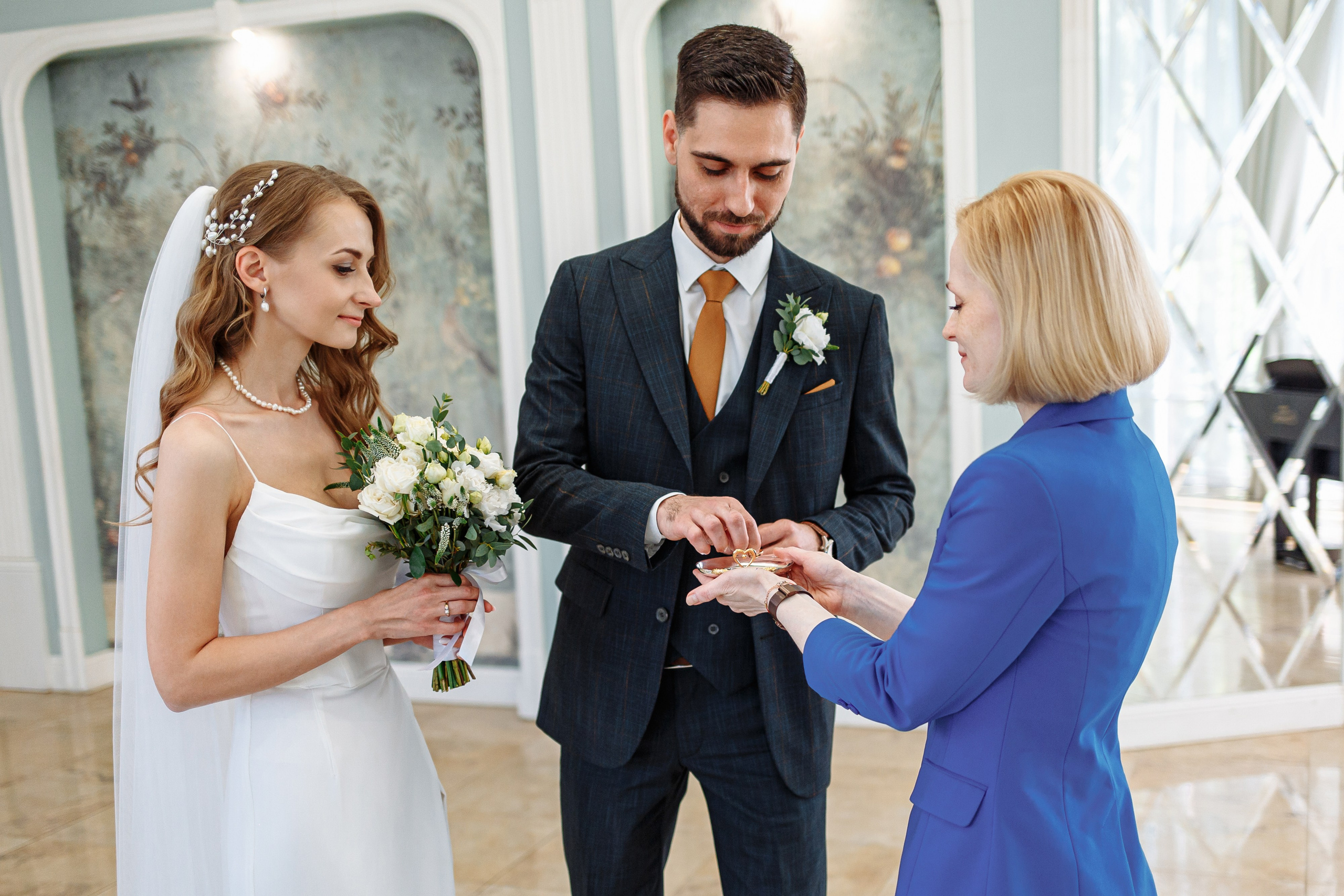 Свадебная фотосессия с кабриолетом и в загородном клубе Artiland. Свадебный фотограф Москва и МО Сергей Киржаев