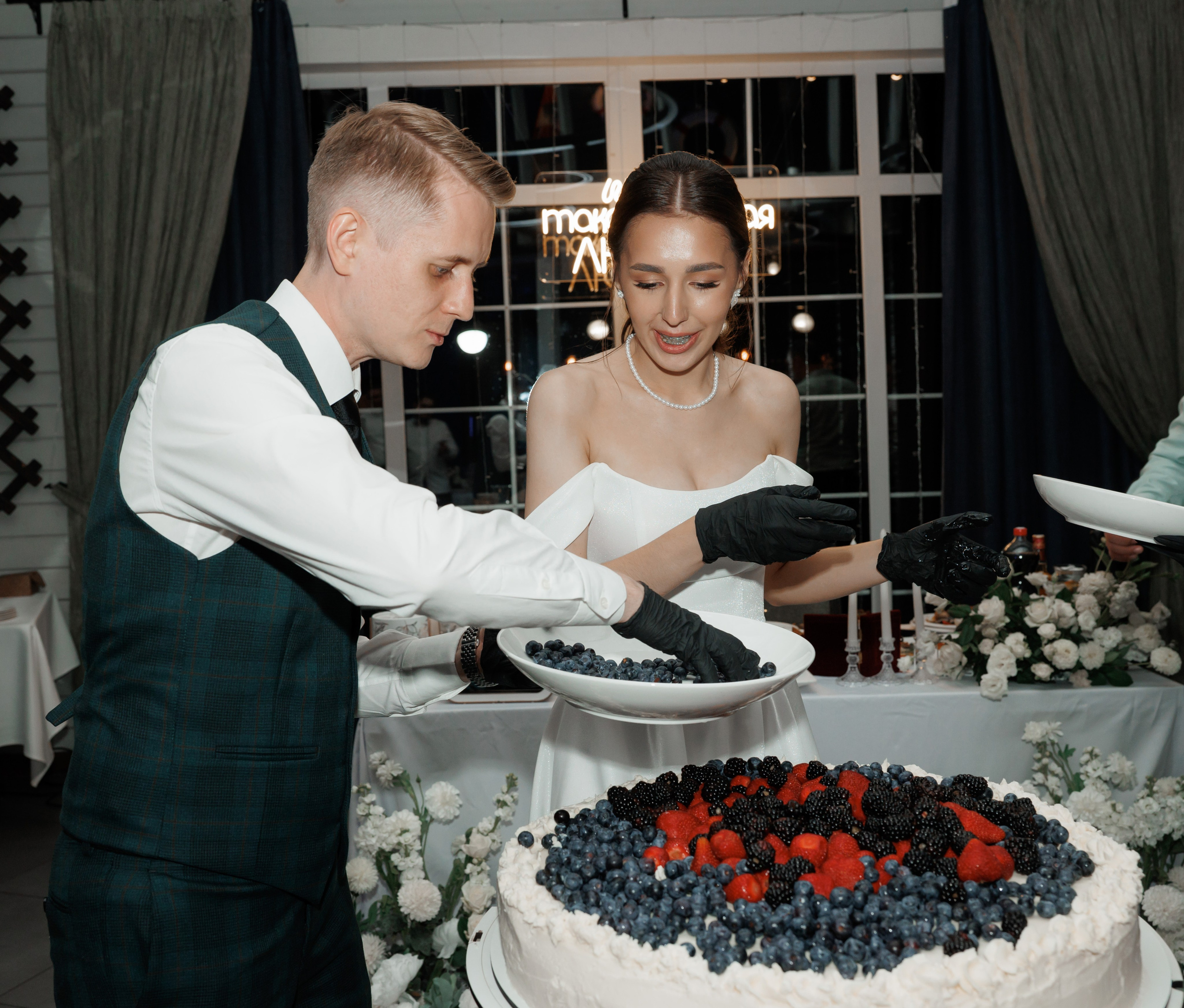 Регистрация в отеле Fish Point, ЗАГС Бутово, прогулка в Остафьево. Свадебный и репортажный фотограф (Москва, Королев и другие)