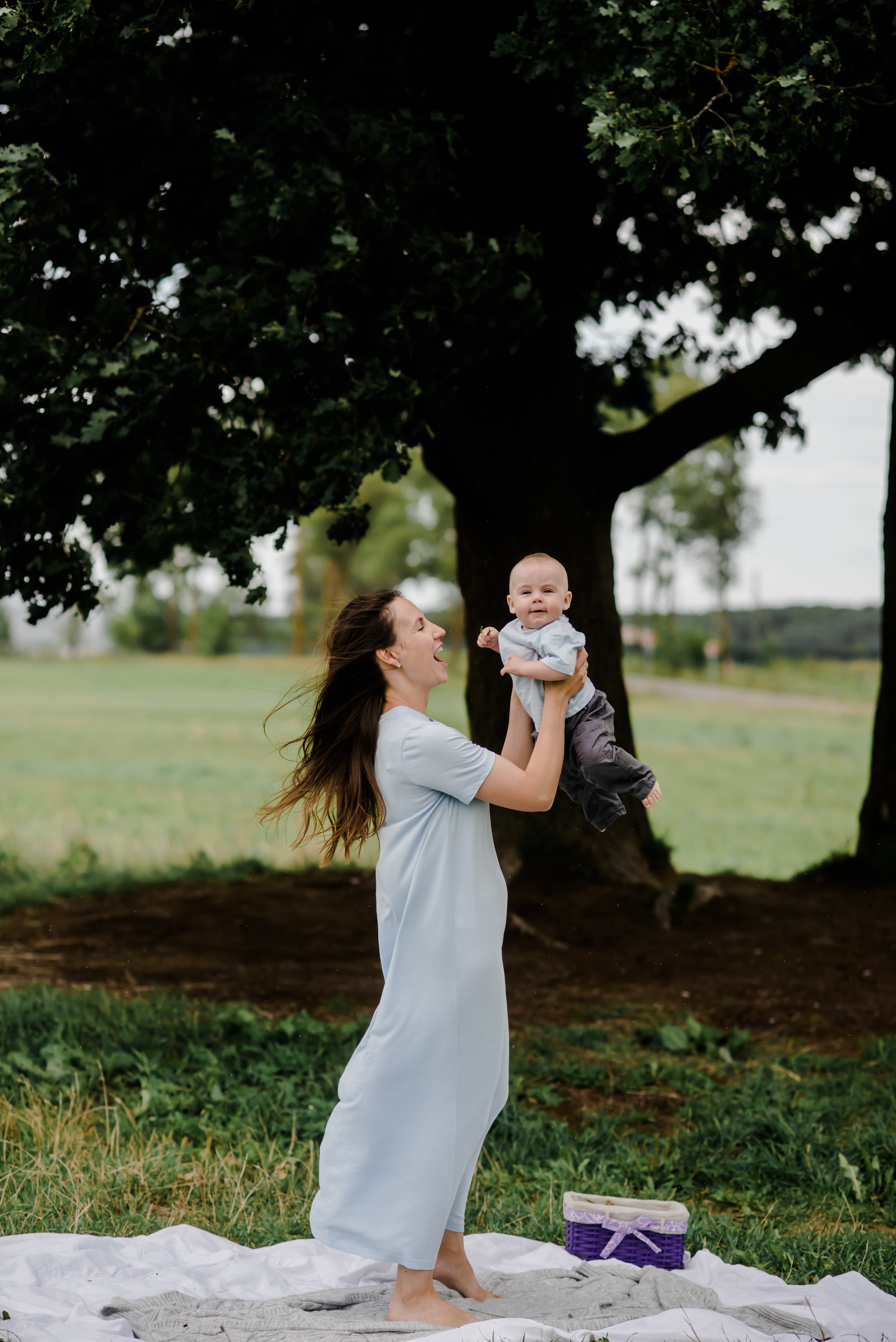 Анна и ее семья, фотосессия в поле. Свадебный и семейный фотограф Евгения Кононова