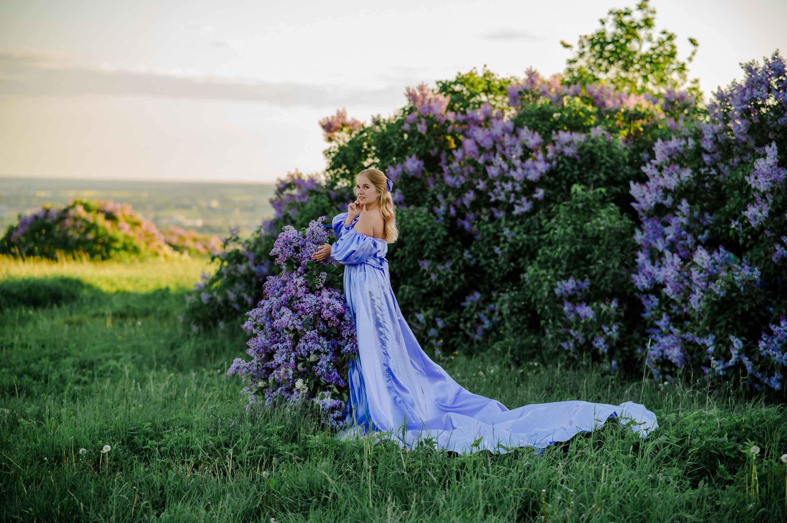 Юлия и сирень. Свадебный и семейный фотограф Евгения Кононова