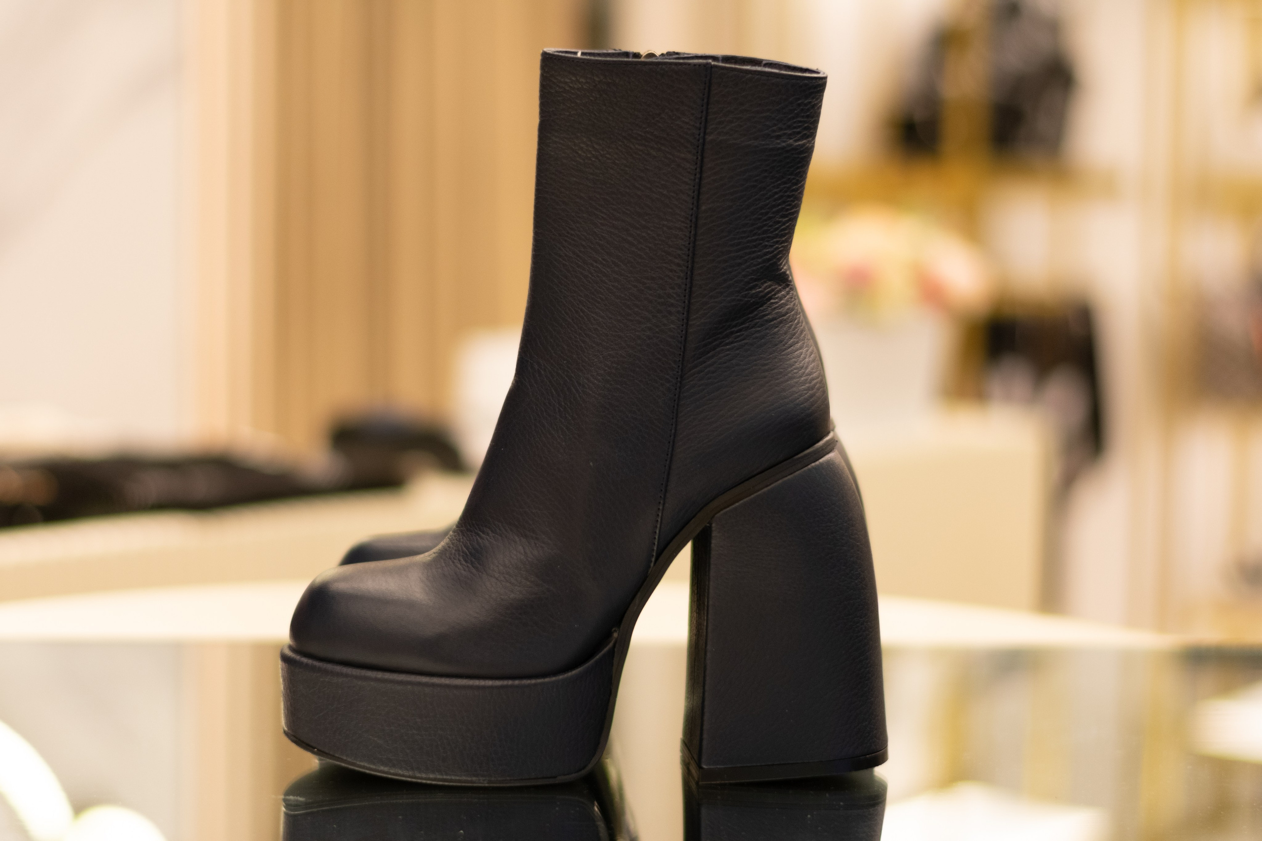 Для организаций. Предметная фотосессия для обувного магазина Capsula. Фотограф/видеограф Богдан Голованов