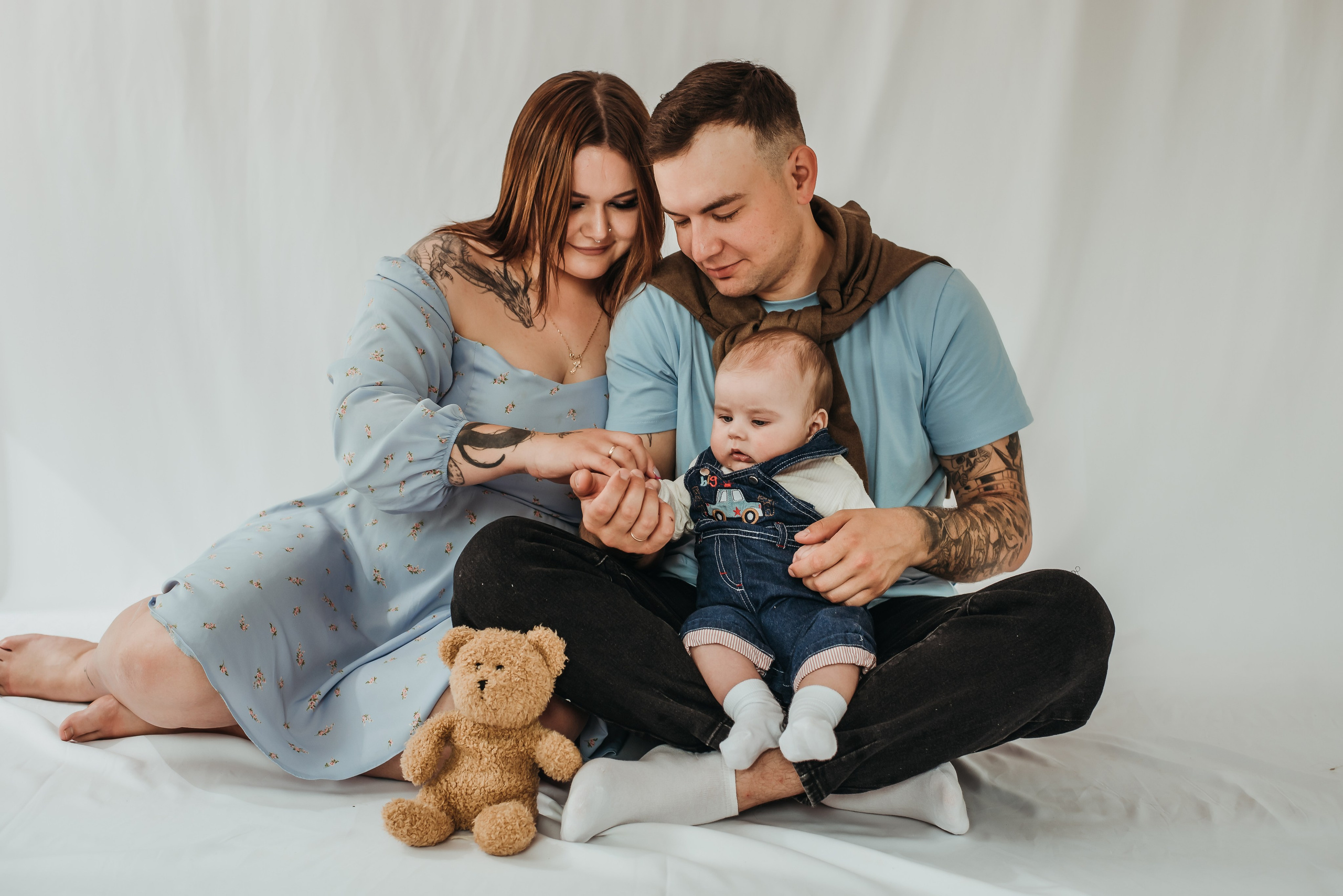 Семейная фотосессия в студии. Свадебный и портретный фотограф lifestyle