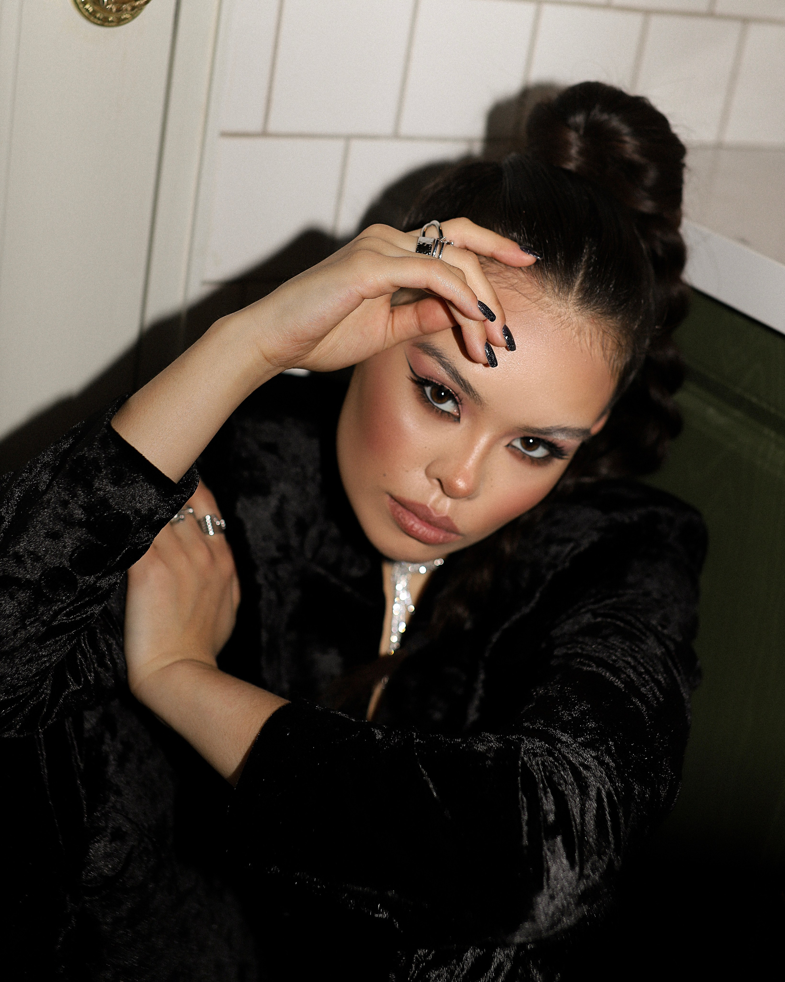 Надя, съемка в кофейне