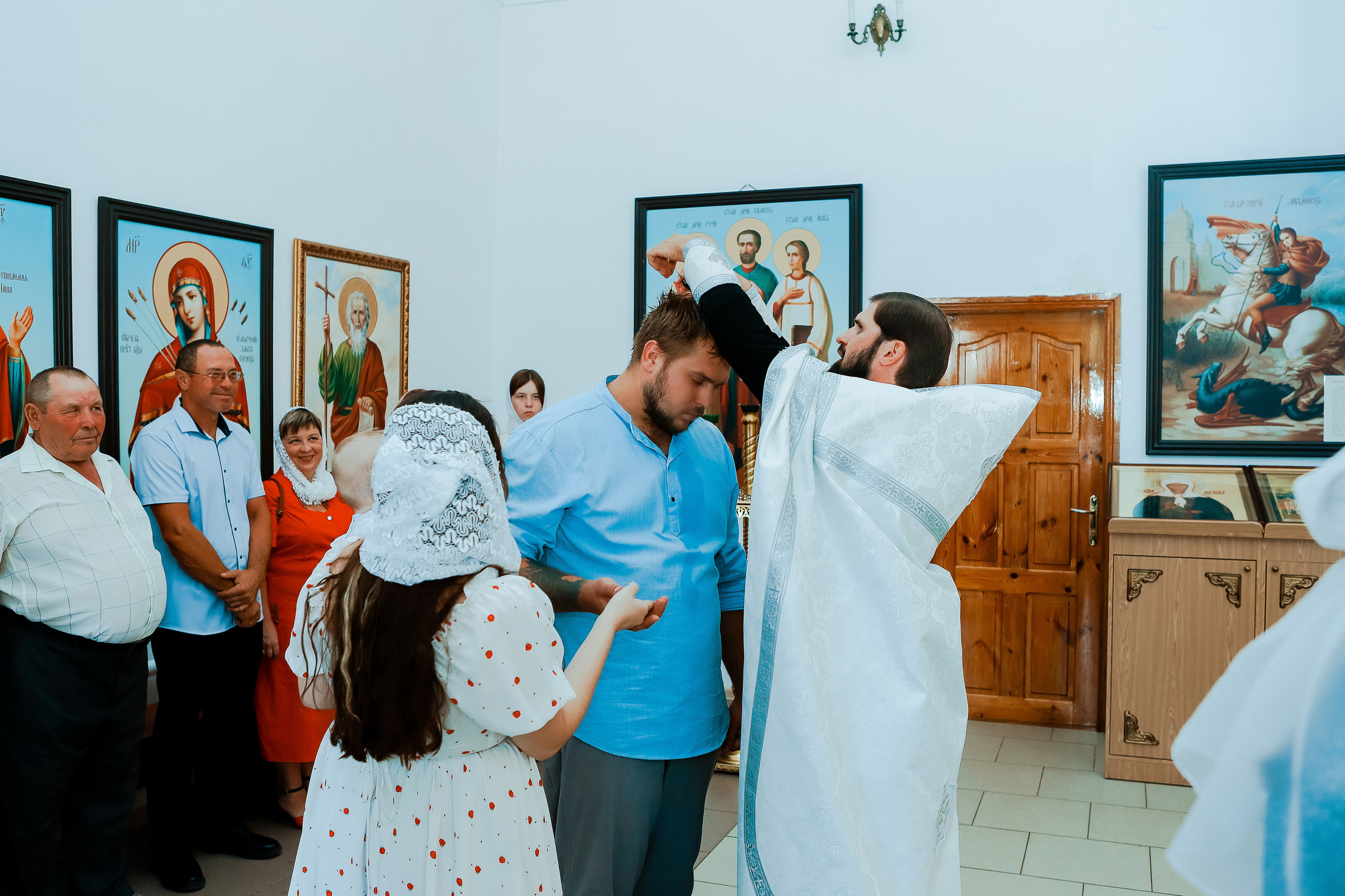 Таинство Крещения Отца и Дочери. Свадебный фотограф Евгения Фролова г. Каменск-Шахтинский, Донецк, Ростов