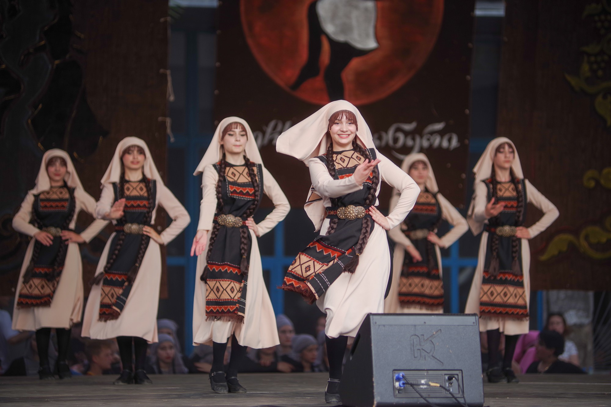 Грузинский танец. Портретный фотограф Денис Милютин